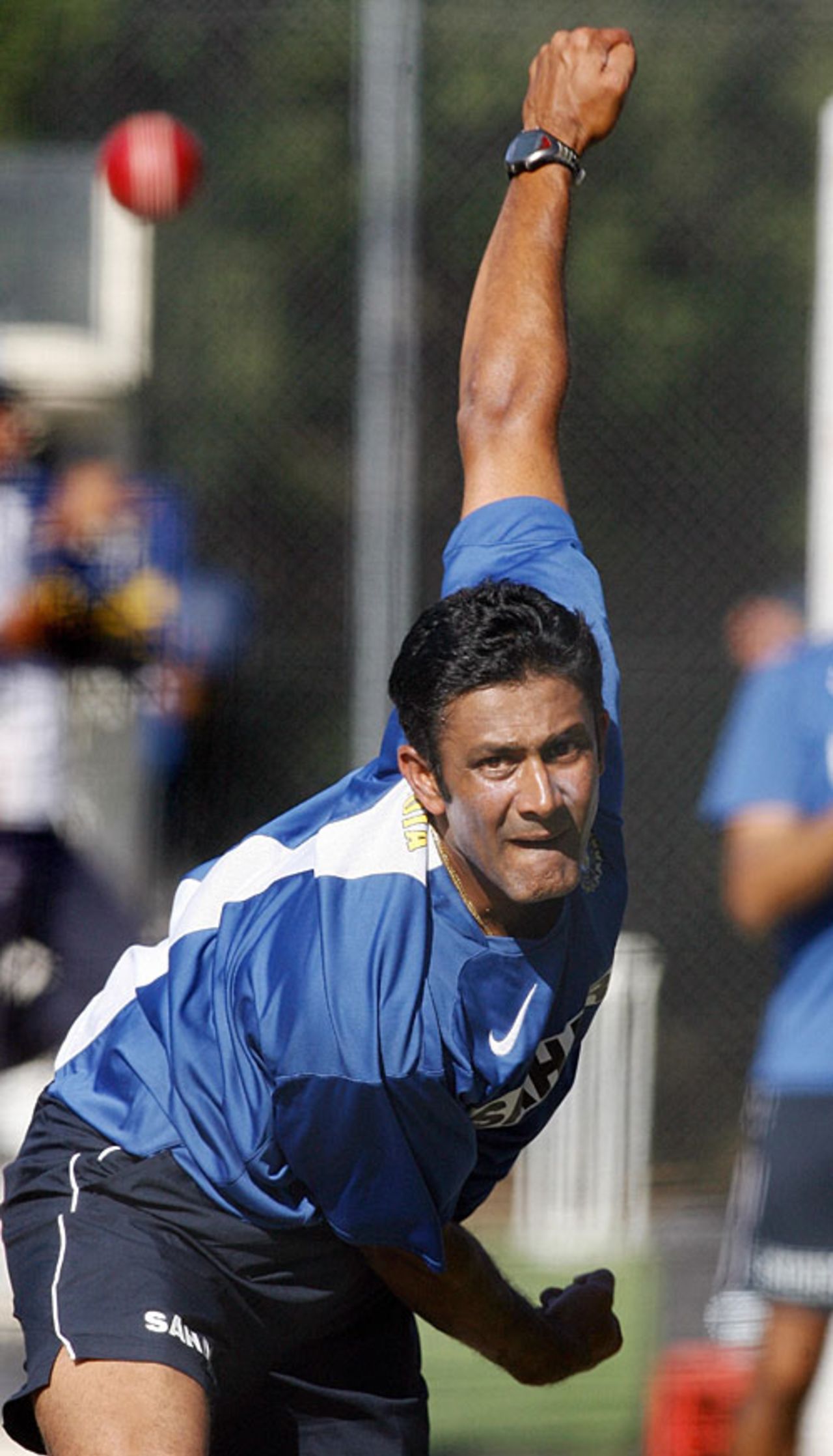 Anil Kumble practices ahead of India's tour game in Canberra, January 9, 2008