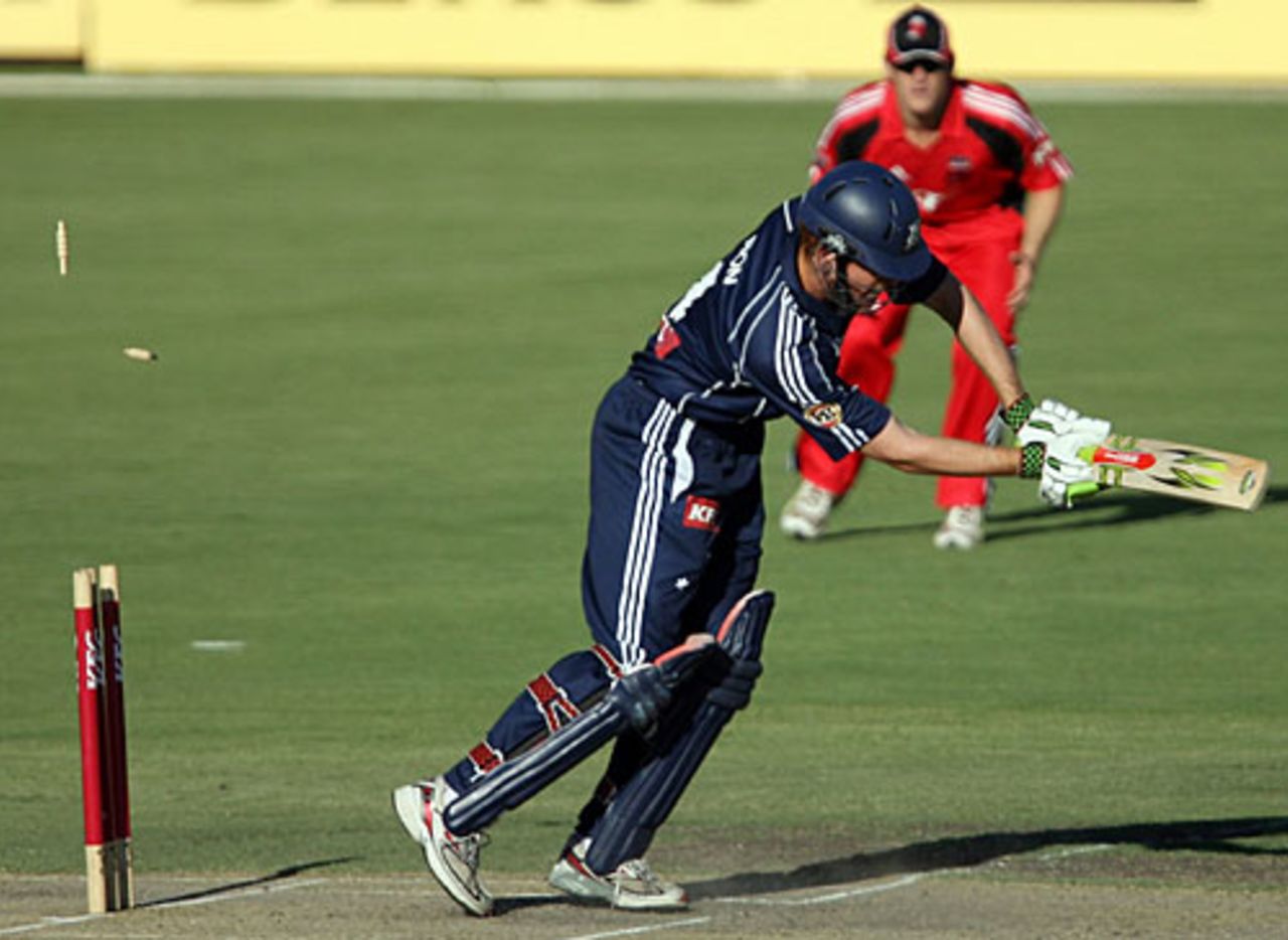Andrew McDonald is bowled by Shaun Tait, South Australia v Victoria, KFC Twenty20, Adelaide, January 10, 2008