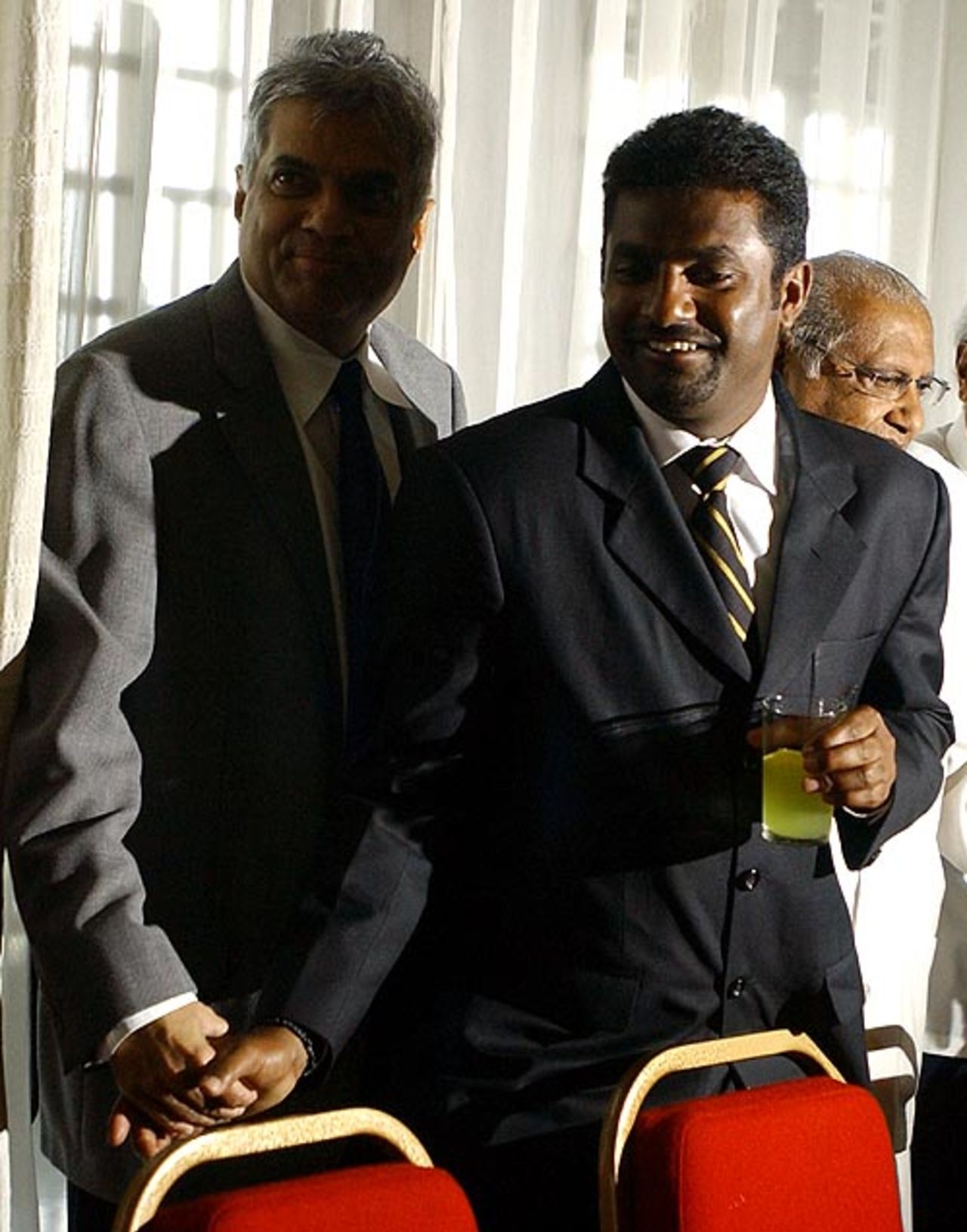 Sri Lankan opposition leader Ranil Wickremasinghe greets Muttiah Muralitharan during a felicitation by the Sri Lankan Parliament, Colombo, January 10, 2008