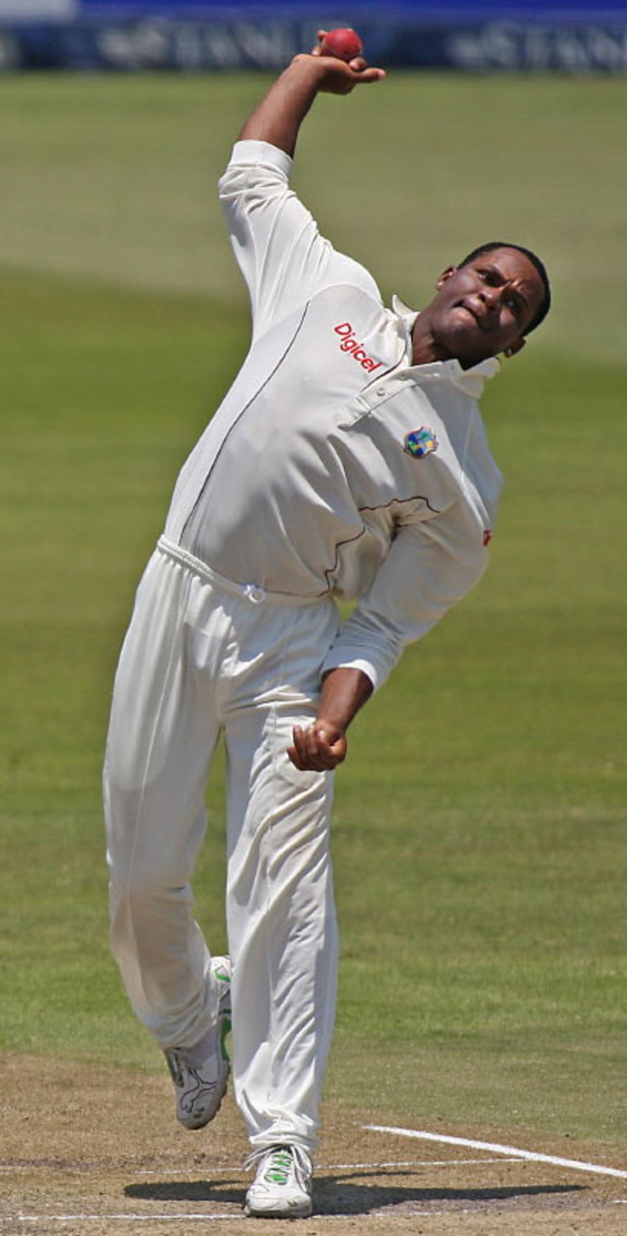 Marlon Samuels turns his arm over, South Africa v West Indies, 3rd Test, Durban, January 11, 2008