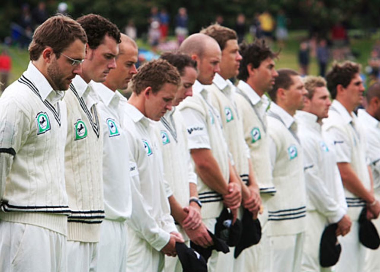 The New Zealand players observe a minute's silence for Sir Edmund Hillary, who died in Auckland on Friday, New Zealand v Bangladesh, 2nd Test, Wellington, 1st day, January 12, 2008