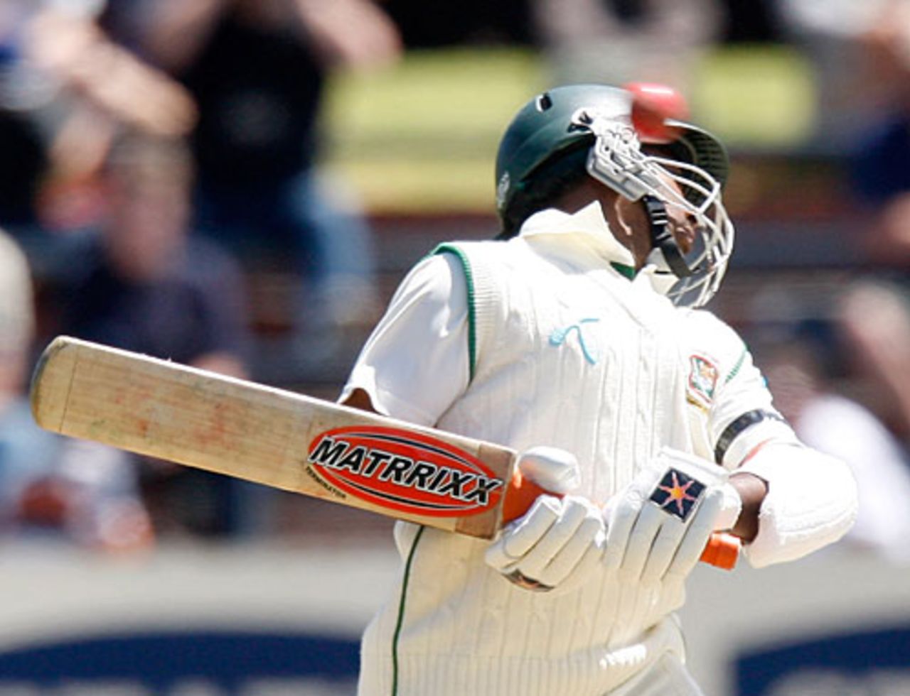 Aftab Ahmed gets hit on the helmet, New Zealand v Bangladesh, 2nd Test, Wellington, 1st day, January 12, 2008