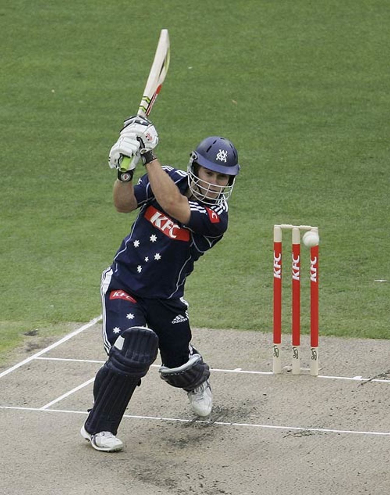 Aiden Blizzard hits in the air, Victoria v Queensland, KFC Twenty20, Melbourne, January 7, 2007