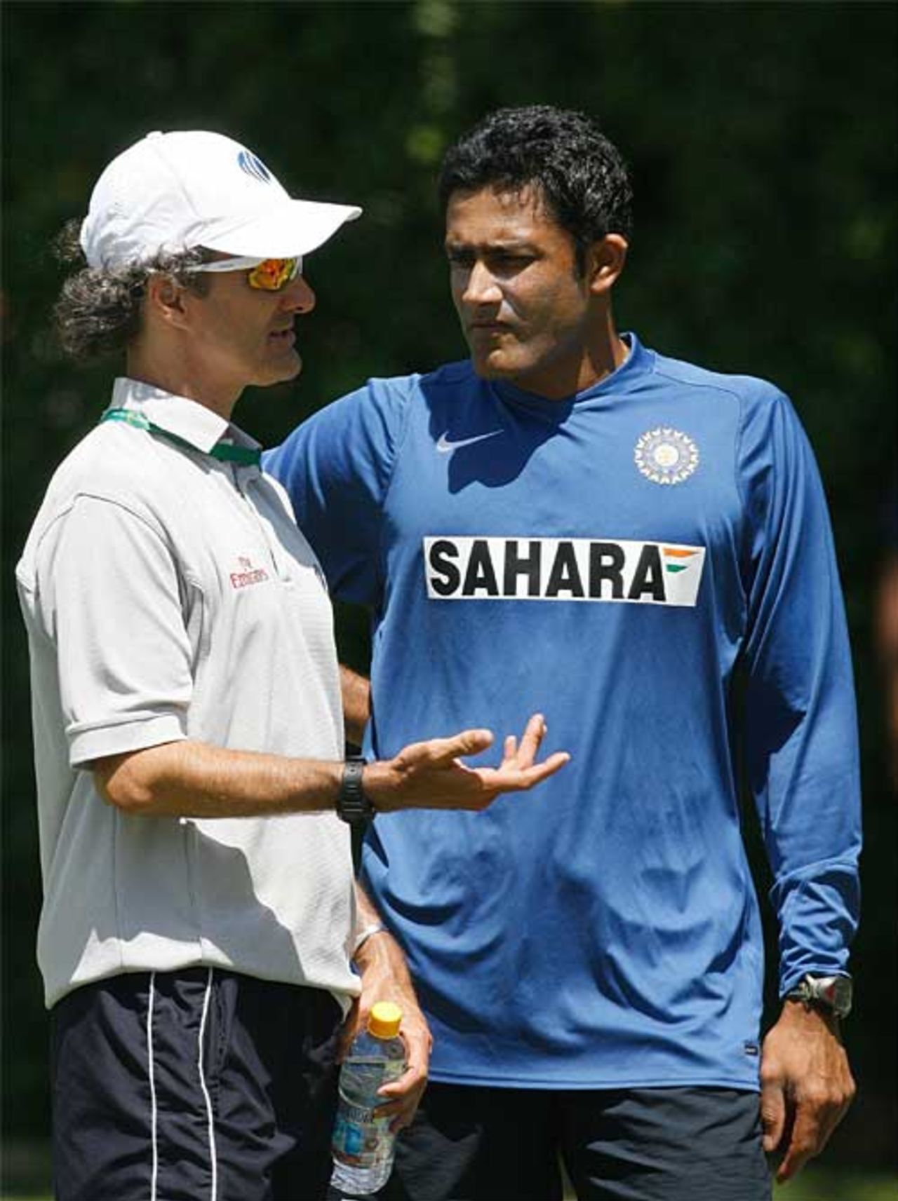 Billy Bowden chats with Anil Kumble ahead of the third Test, Perth, January 14, 2008