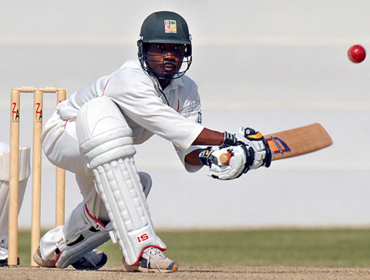 Tatenda Taibu concentrates on the ball as he gets in line to reverse-sweep, Patron's XI v Zimbabweans, Karachi, 1st day, January 14, 2008