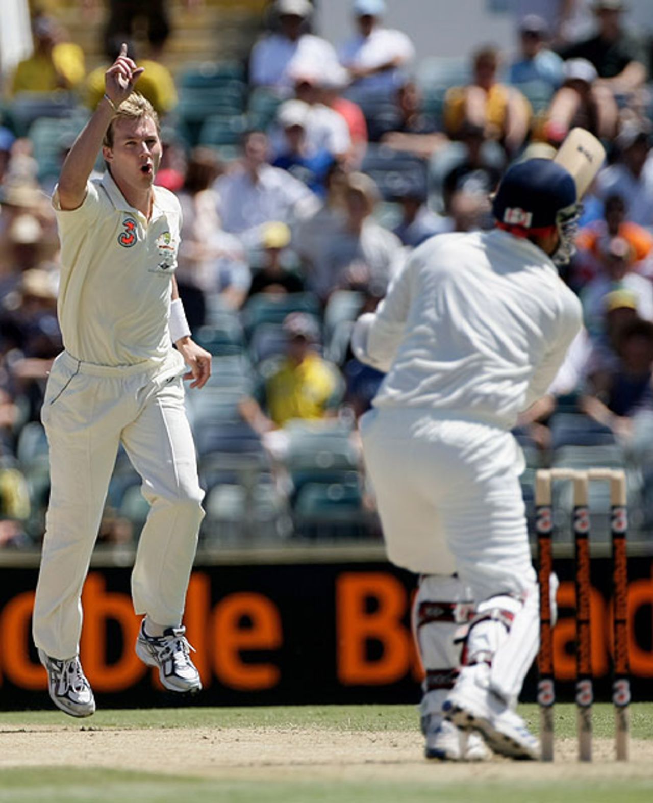 Brett Lee thinks he's got Virender Sehwag ... but he hasn't, Australia v India, 3rd Test, 1st day, Perth, January 16, 2008