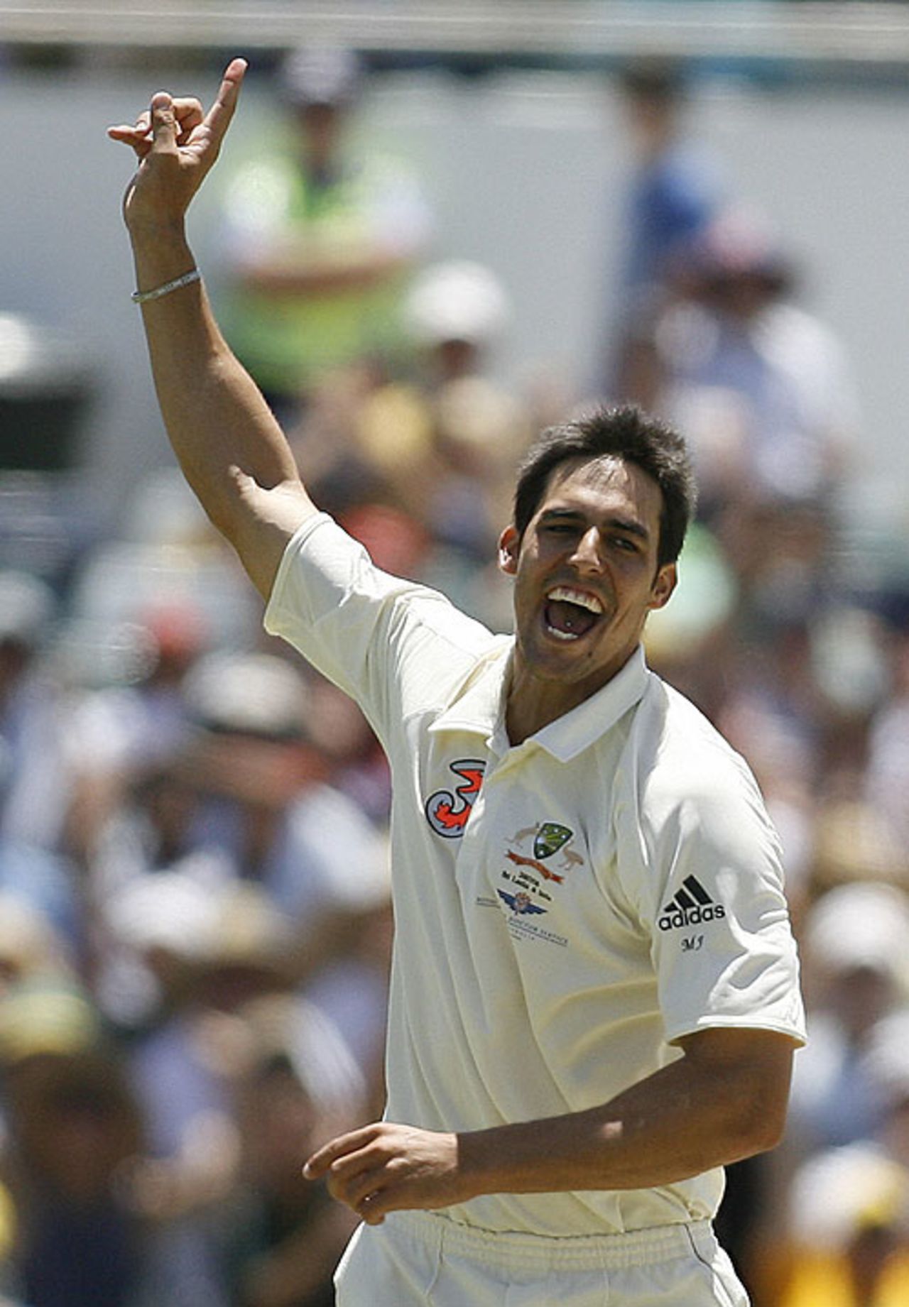 Mitchell Johnson gave Australia the breakthrough, Australia v India, 3rd Test, 1st day, Perth, January 16, 2008