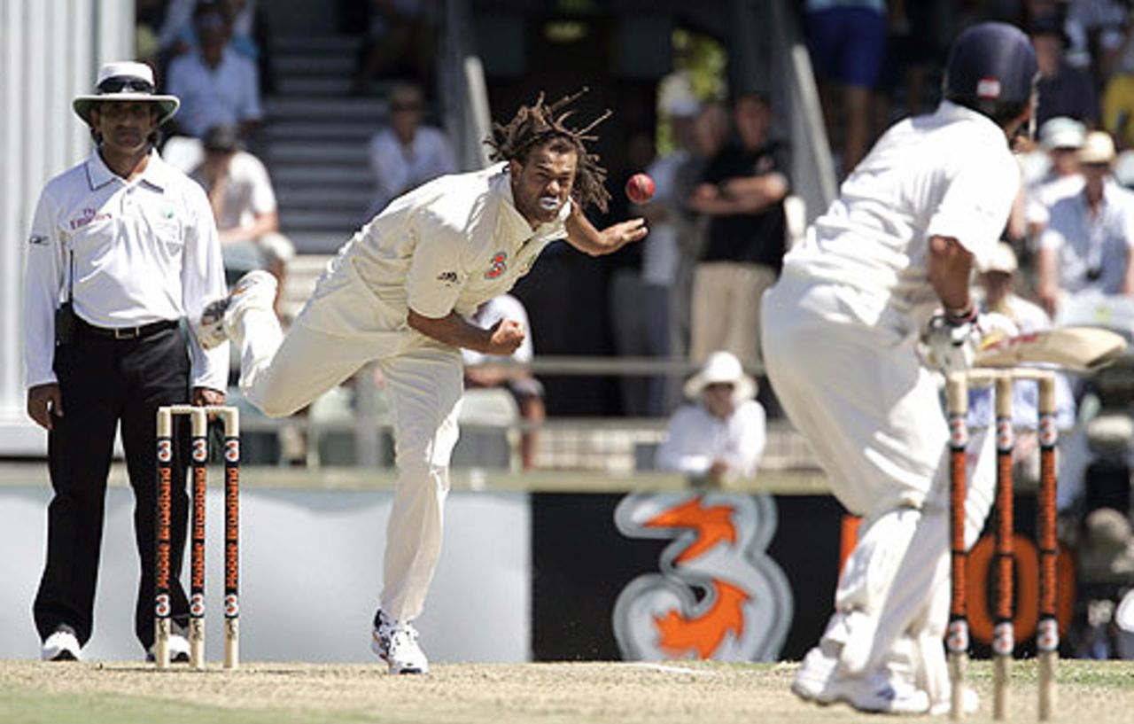 Andrew Symonds fires in a delivery to Sachin Tendulkar, Australia v India, 3rd Test, 1st day, Perth, January 16, 2008