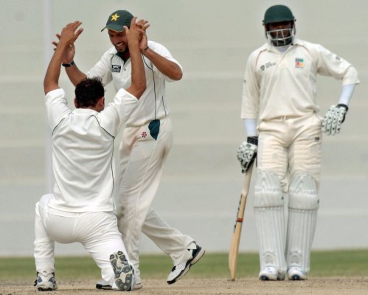 Samiullah Khan is congratulated by Shahid Afridi after he dismissed Brendan Taylor (unseen) while Hamilton Masakadza looks on, Patron's XI v Zimbabweans, Karachi, 3rd day, January 16, 2008

