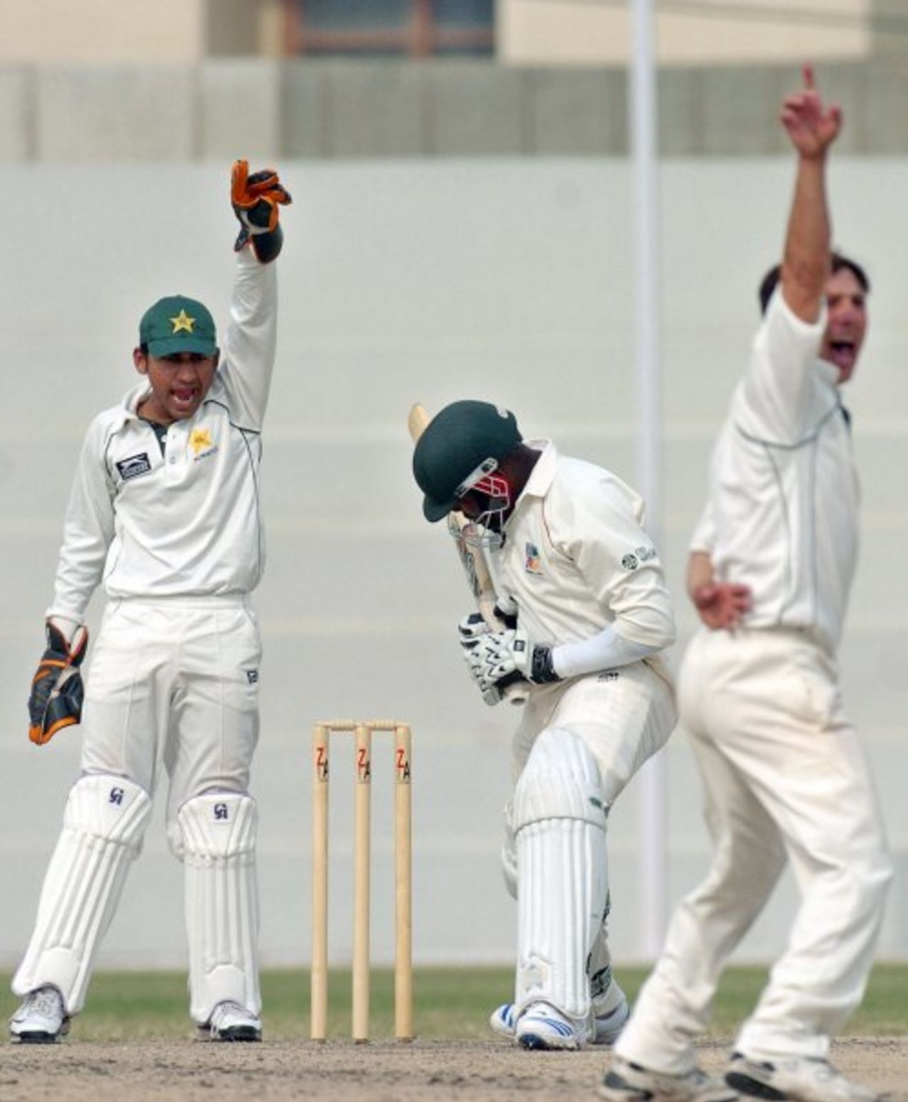 Yasir Shah and wicketkeeper Sarfraz Ahmed make an unsuccessful lbw appeal, Patron's XI v Zimbabweans, Karachi, 3rd day, January 16, 2008