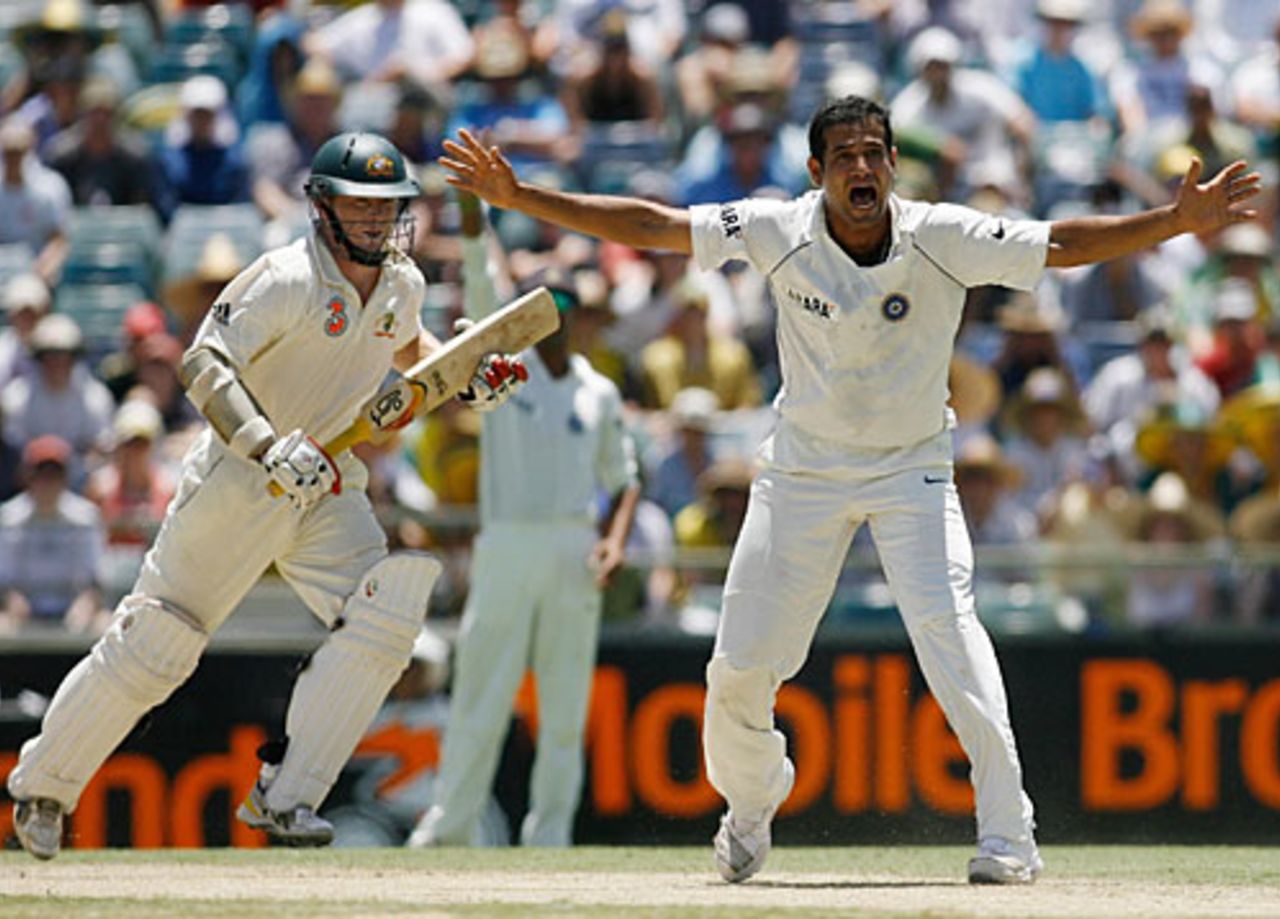 Irfan Pathan trapped Chris Rogers lbw, Australia v India, 3rd Test, Perth, 2nd day, January 17, 2008 