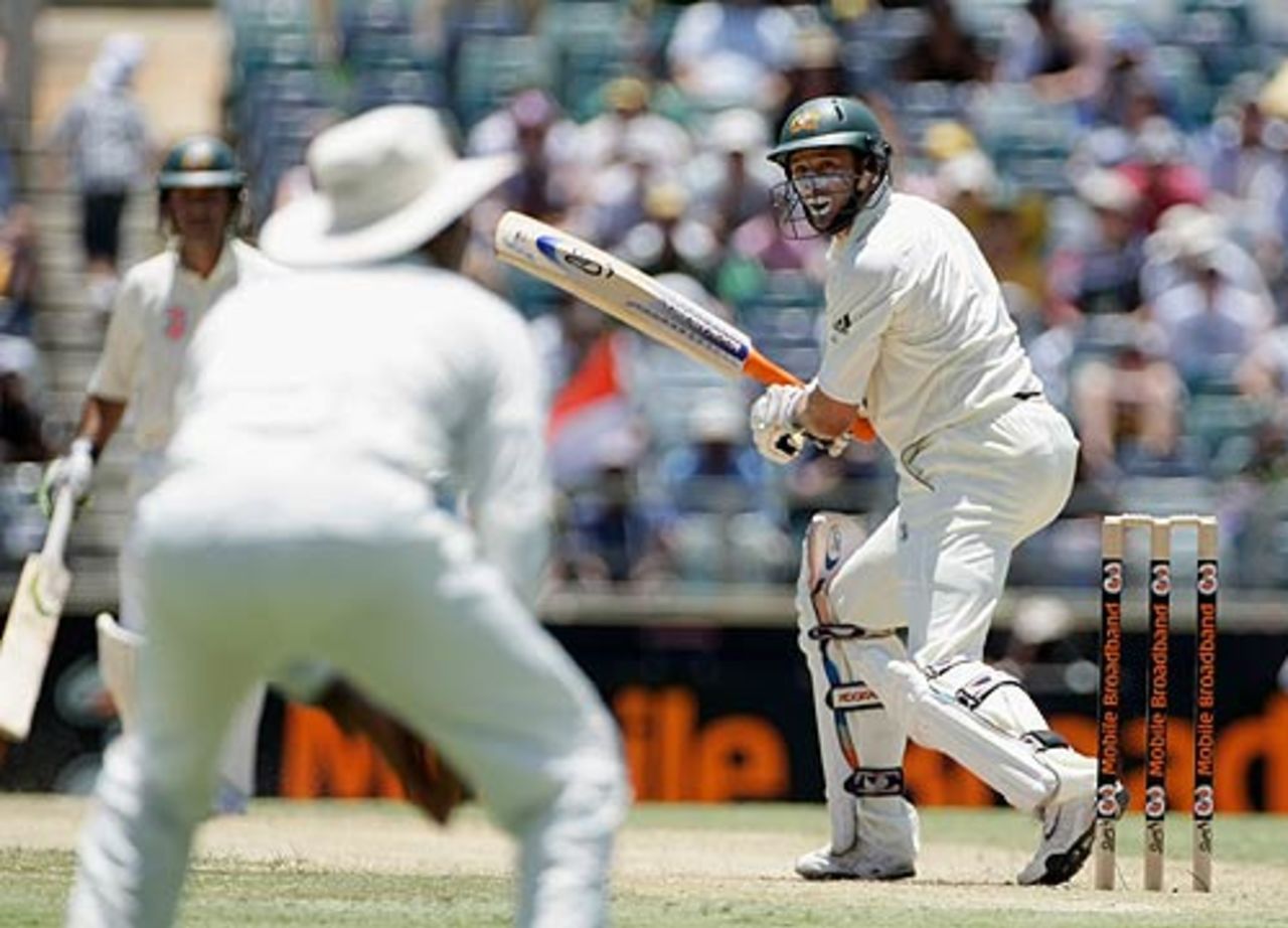 Michael Hussey edges to slip and registers his first duck in Test cricket, Australia v India, 3rd Test, Perth, 2nd day, January 17, 2008 