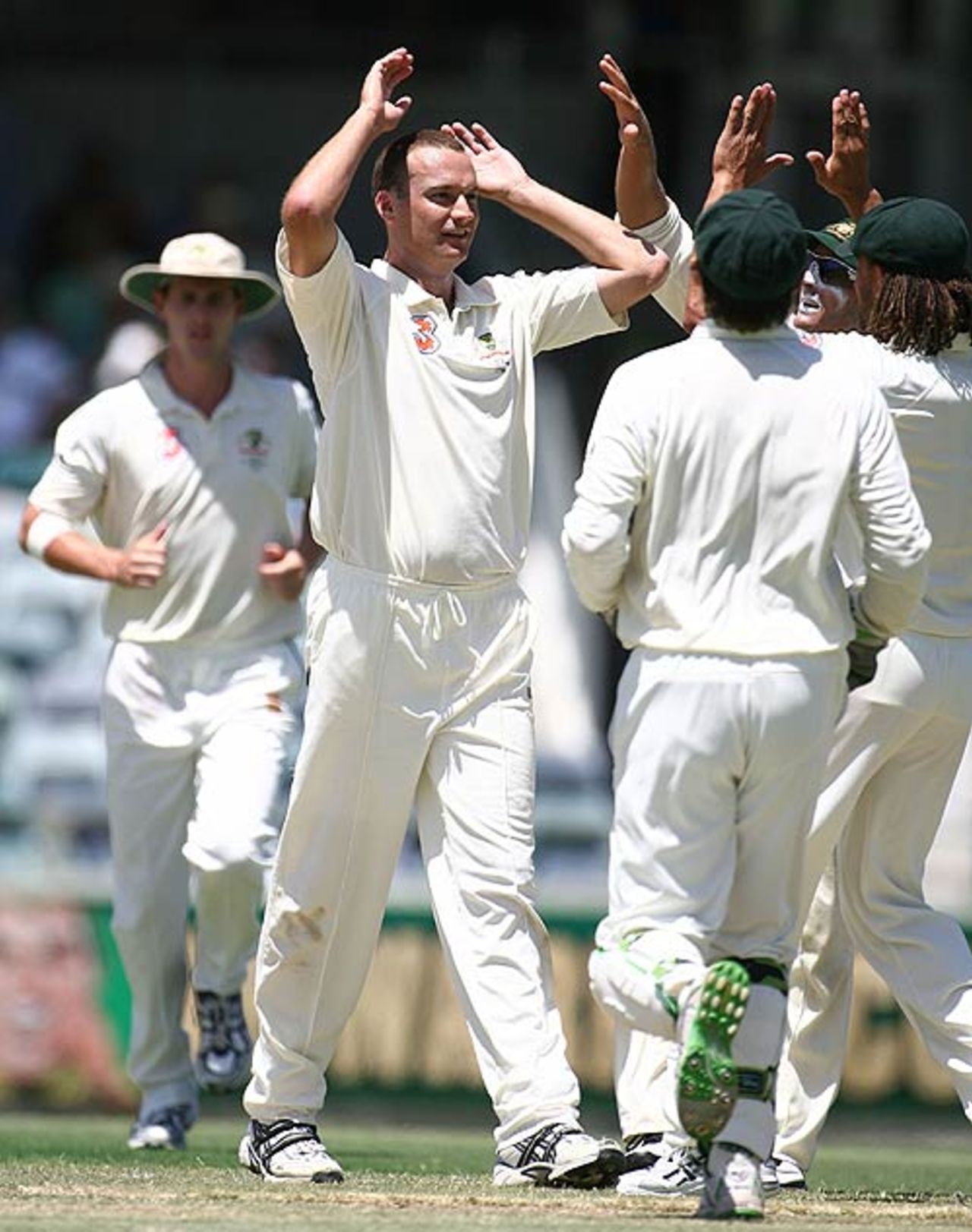 Stuart Clark celebrates a wicket, Australia v India, 3rd Test, Perth, 2nd day, January 17, 2008 