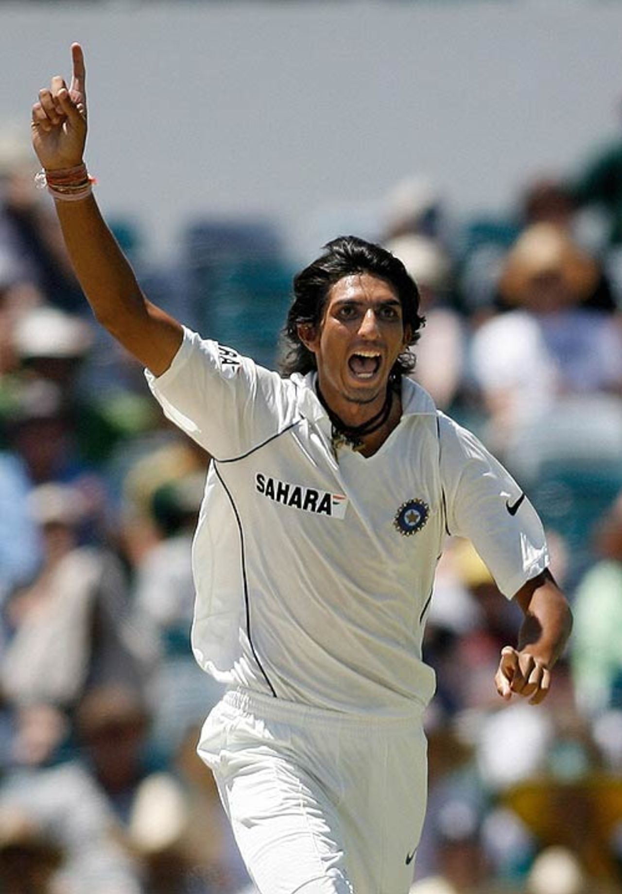 Ishant Sharma celebrates removing Ricky Ponting, Australia v India, 3rd Test, Perth, 2nd day, January 17, 2008 