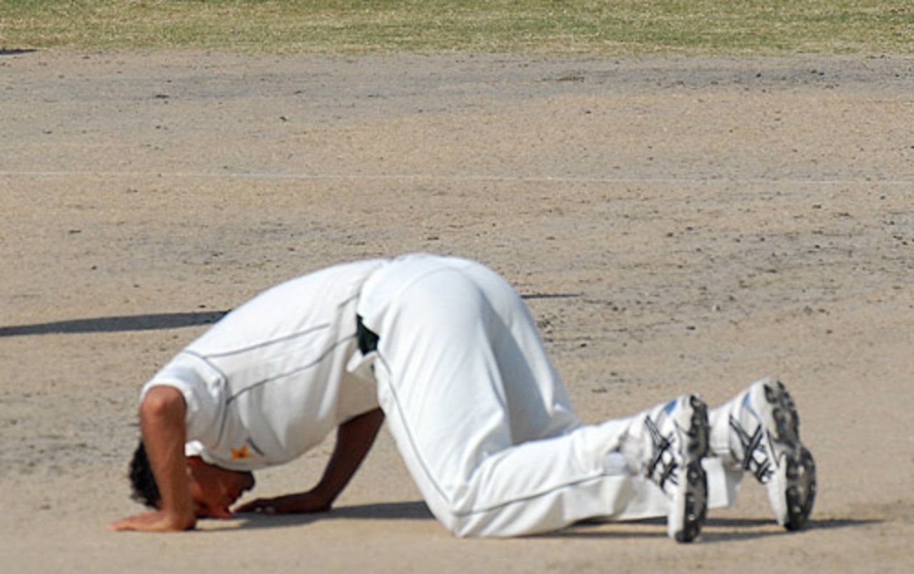 Samiullah Khan savours his five-wicket haul, Patron's XI v Zimbabweans, Karachi, 4th day, January 17, 2008 






