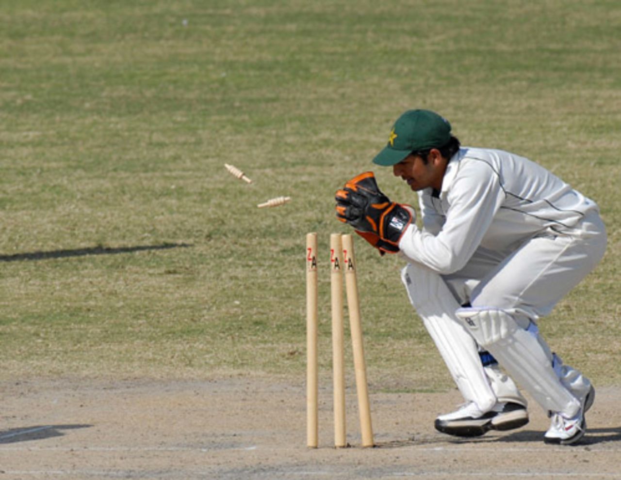 Sarfraz Ahmed whips off the bails while attempting a run out, Patron's XI v Zimbabweans, Karachi, 4th day, January 17, 2008 







