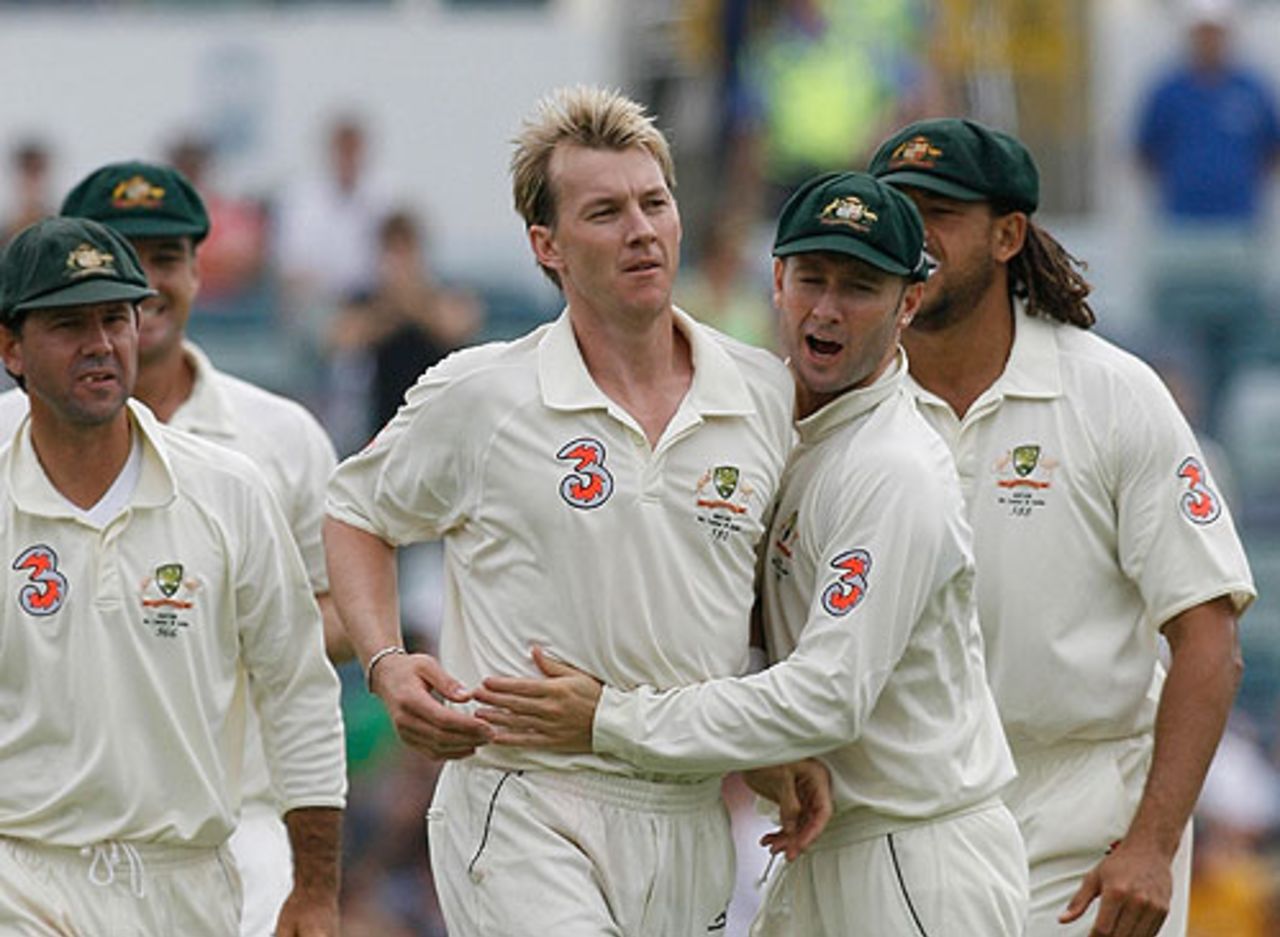 Brett Lee's twin blows helped Australia gain ground, Australia v India, 3rd Test, Perth, 3rd day, January 18, 2008