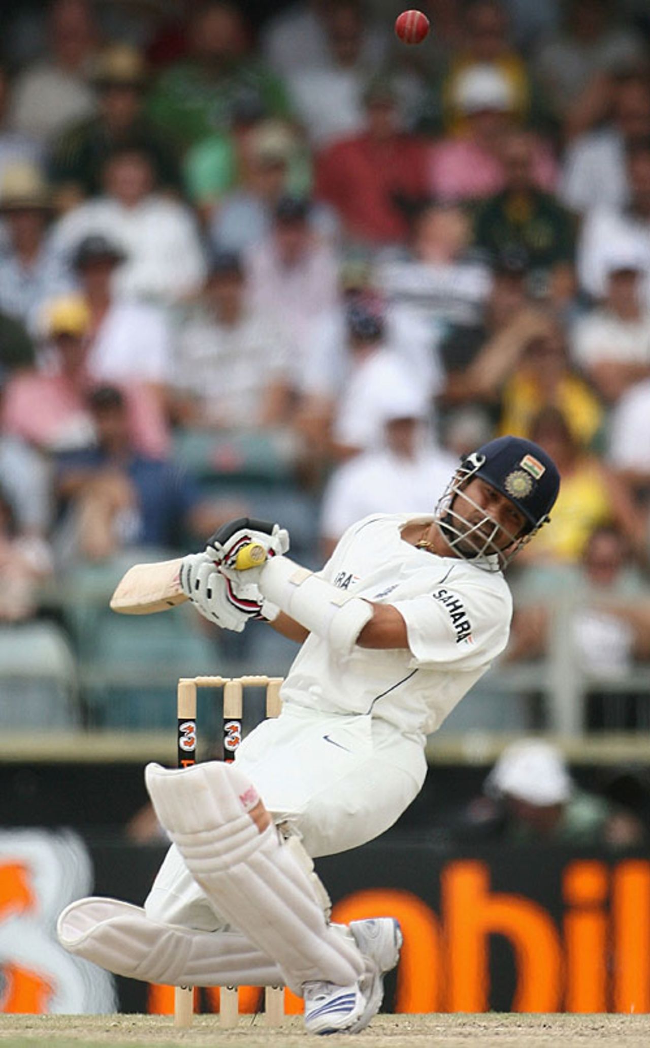 Sachin Tendulkar gets under a Brett Lee bouncer, Australia v India, 3rd Test, Perth, 3rd day, January 18, 2008