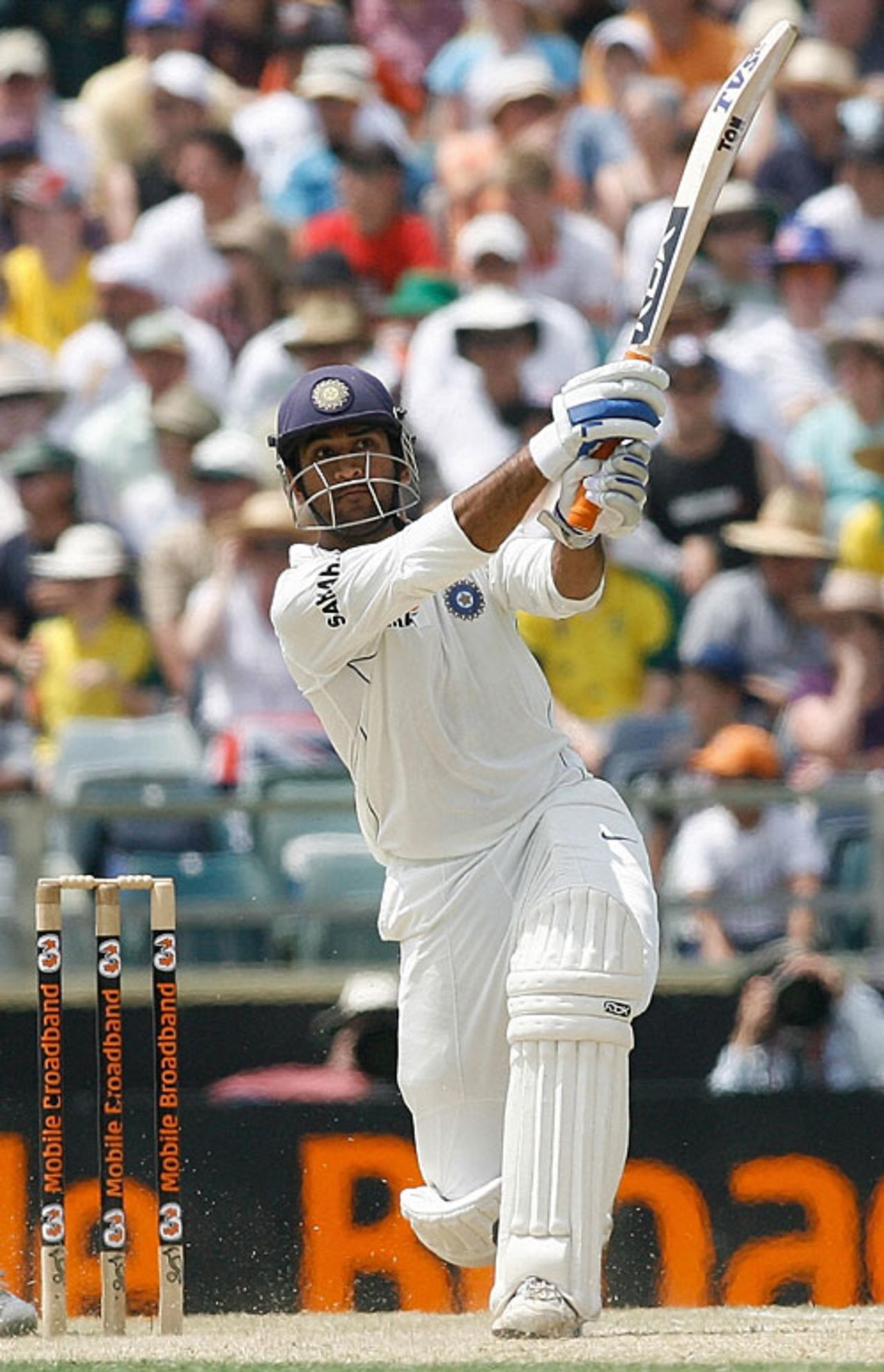 Mahendra Singh Dhoni lofts down the ground, Australia v India, 3rd Test, Perth, 3rd day, January 18, 2008