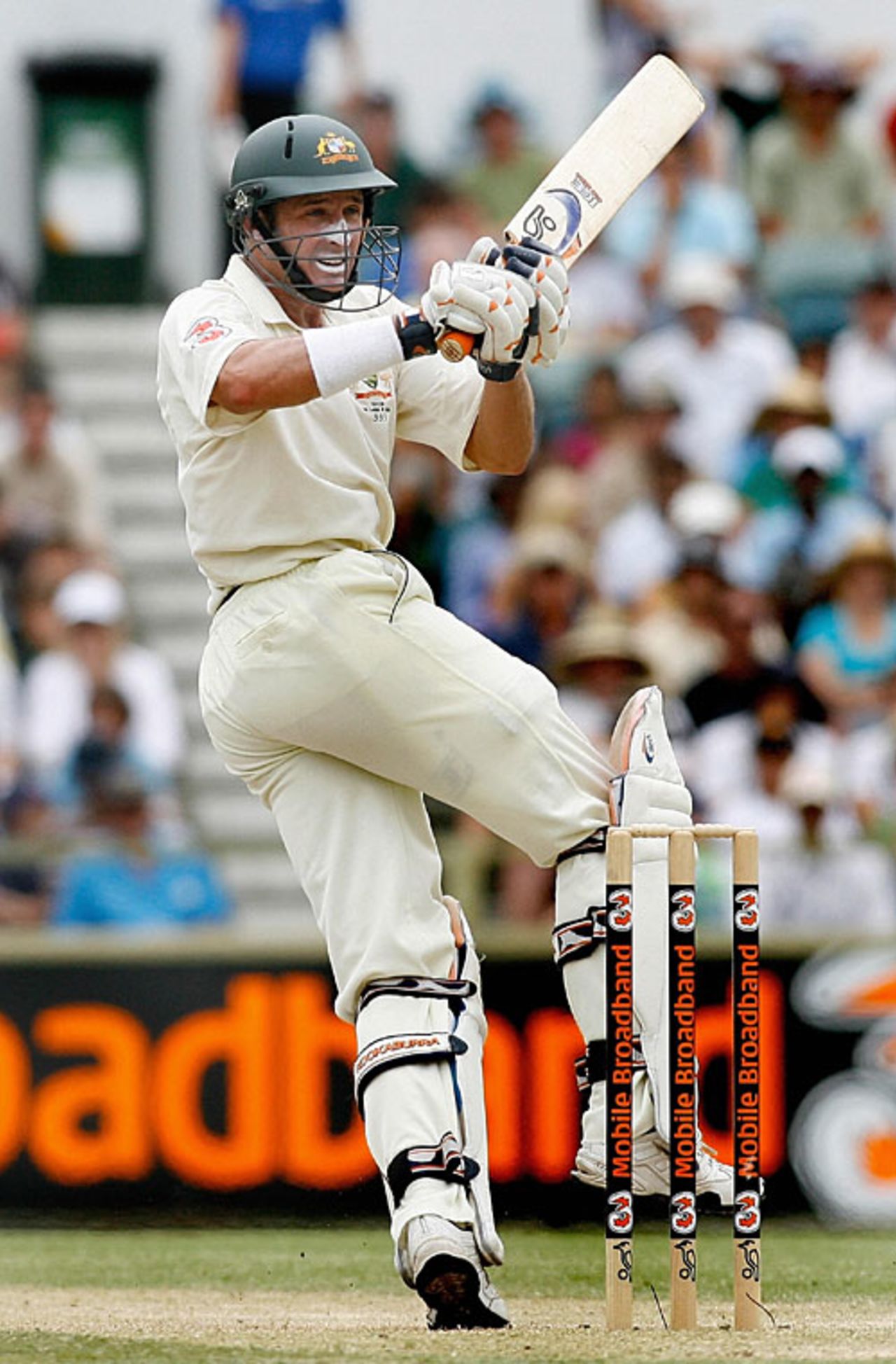 Michael Hussey does a pirouette while playing a pull shot, Australia v India, 3rd Test, Perth, 4th day, January 19, 2008