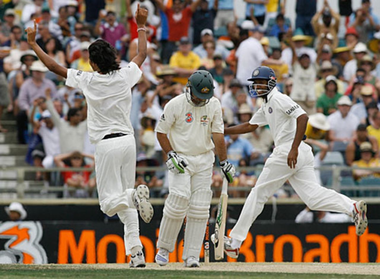 Ishant Sharma celebrates the dismissal of Ricky Ponting, Australia v India, 3rd Test, Perth, 4th day, January 19, 2008