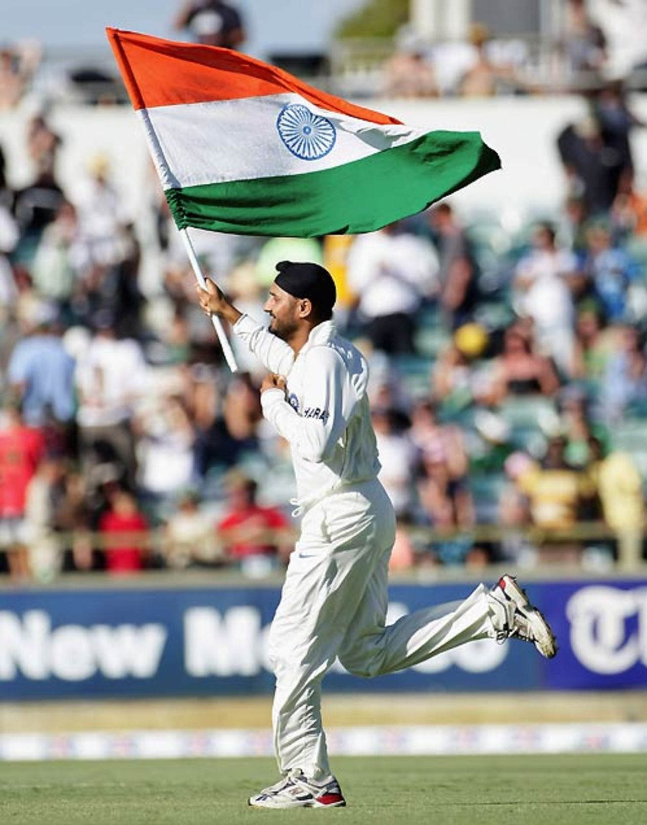 Harbhajan Singh runs out with the Indian flag, Australia v India, 3rd Test, Perth, 4th day, January 19, 2008
