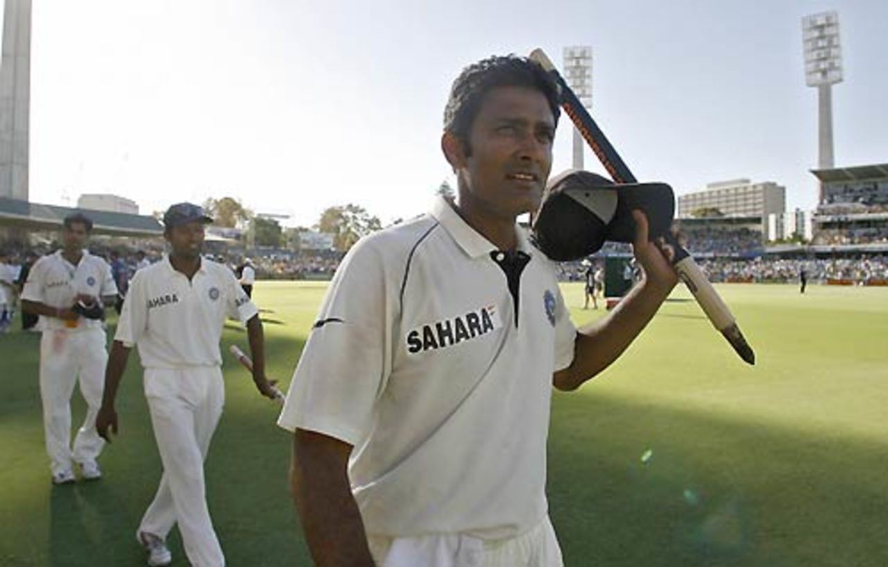 Anil Kumble leads the victory lap, Australia v India, 3rd Test, Perth, 4th day, January 19, 2008
