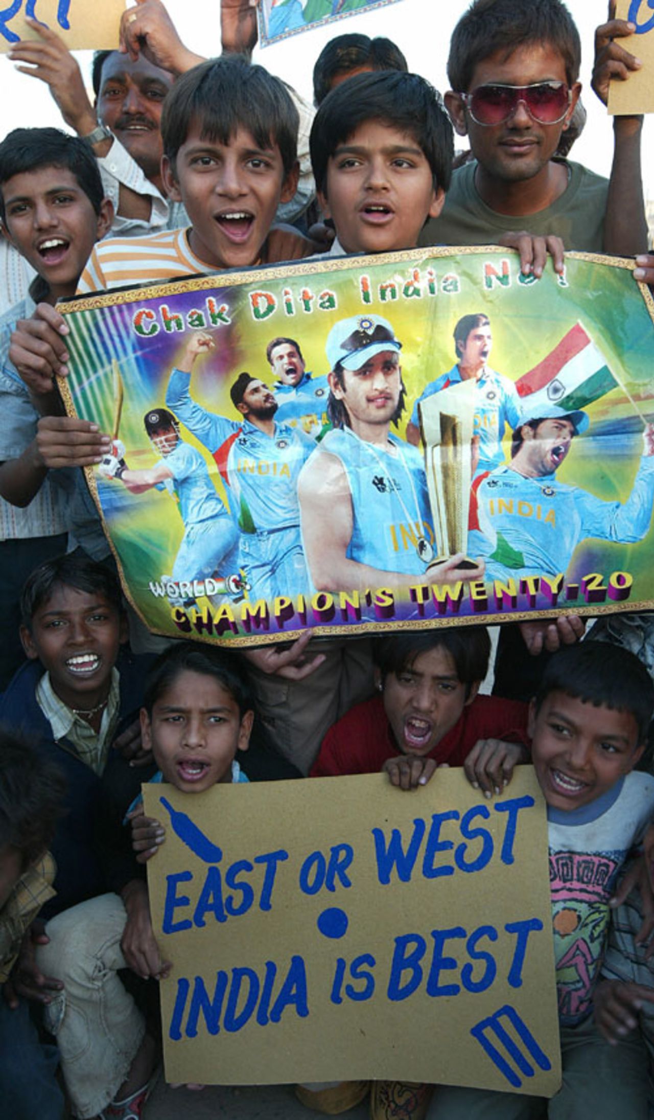 Fans in Ahmedabad celebrate India's win, Australia v India, 3rd Test, Perth,  January 20, 2008