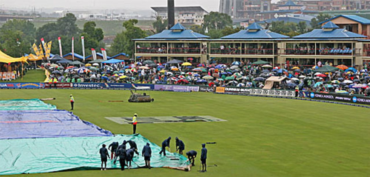 Groundsmen at Centurion mop up the soggy outfield, South Africa v West Indies, 1st ODI, Centurion, January 20, 2008