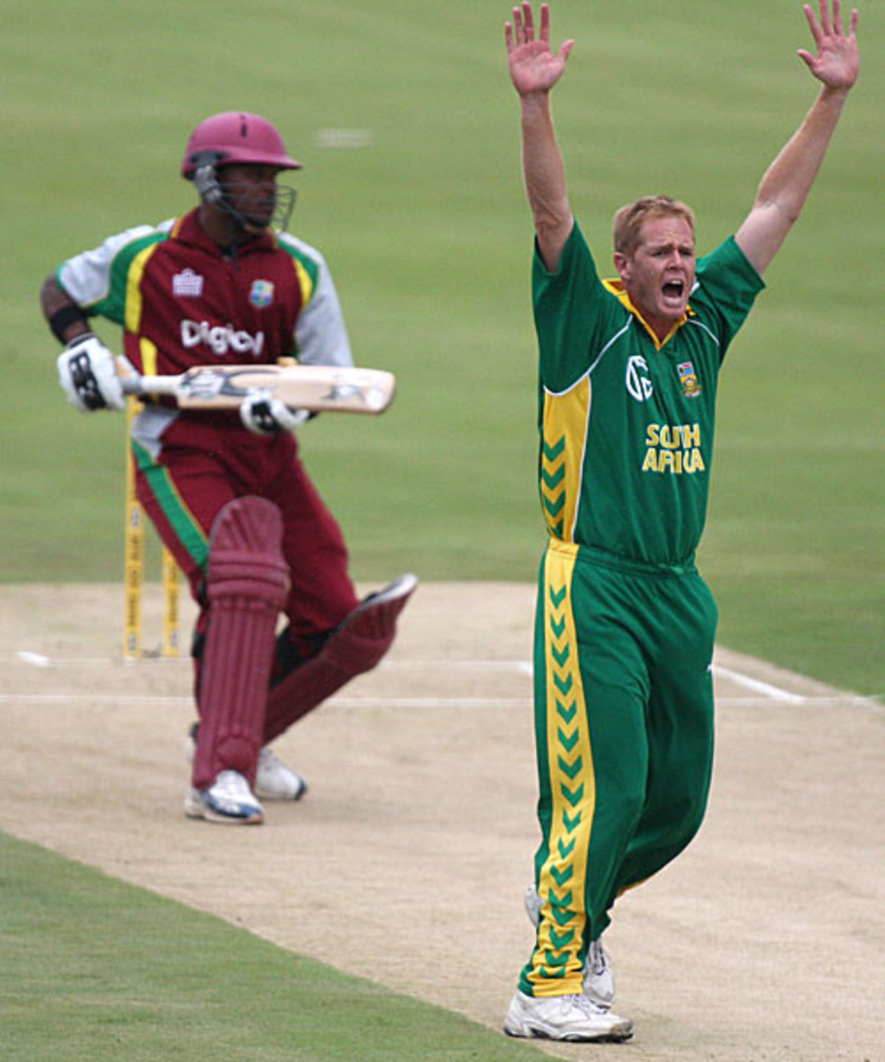 Shaun Pollock traps Brenton Parchment lbw, South Africa v West Indies, 1st ODI, Centurion, January 20, 2008