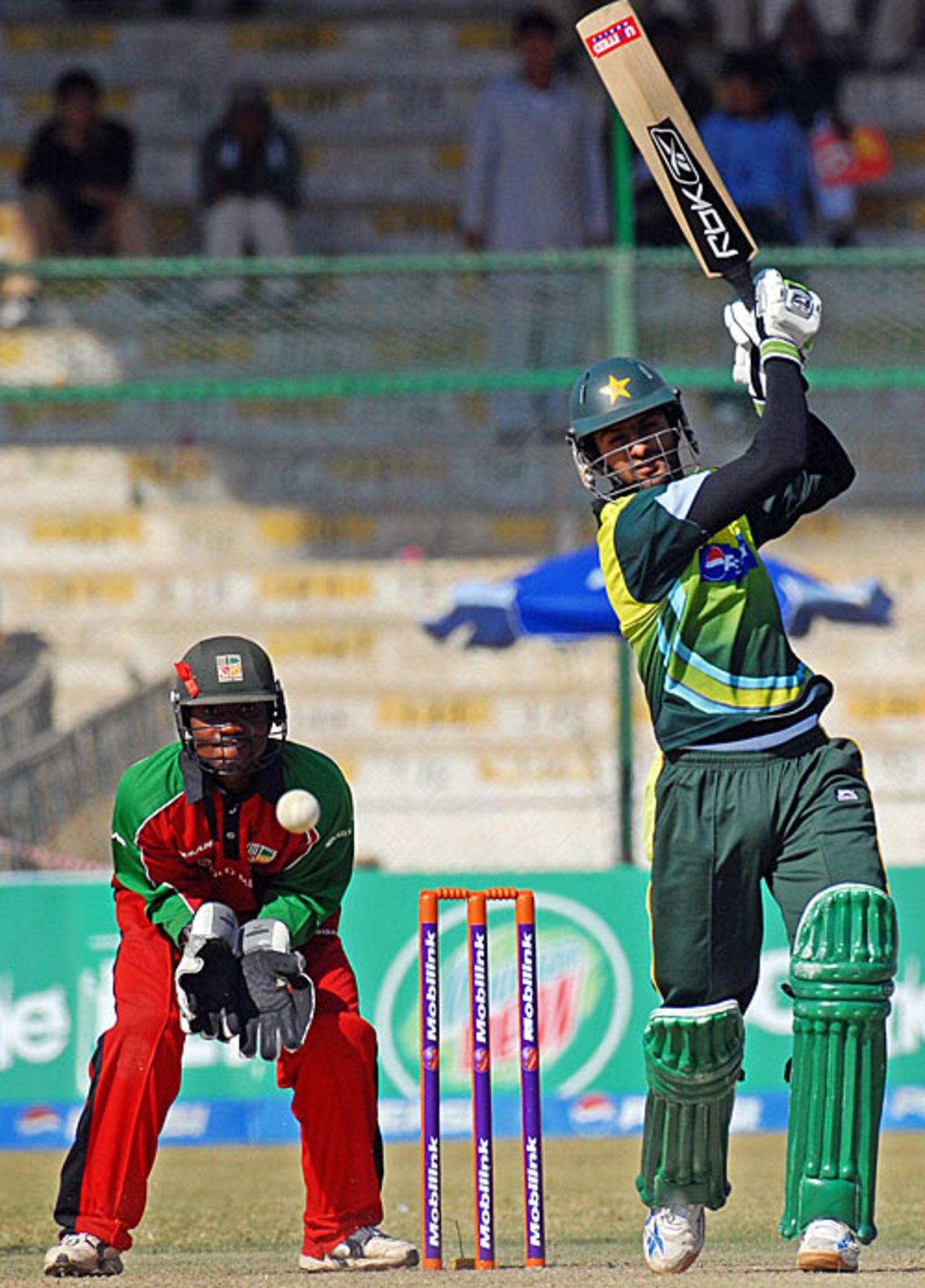 Shoaib Malik launches one over the top, Pakistan v Zimbabwe, 1st ODI, Karachi, January 21, 2008