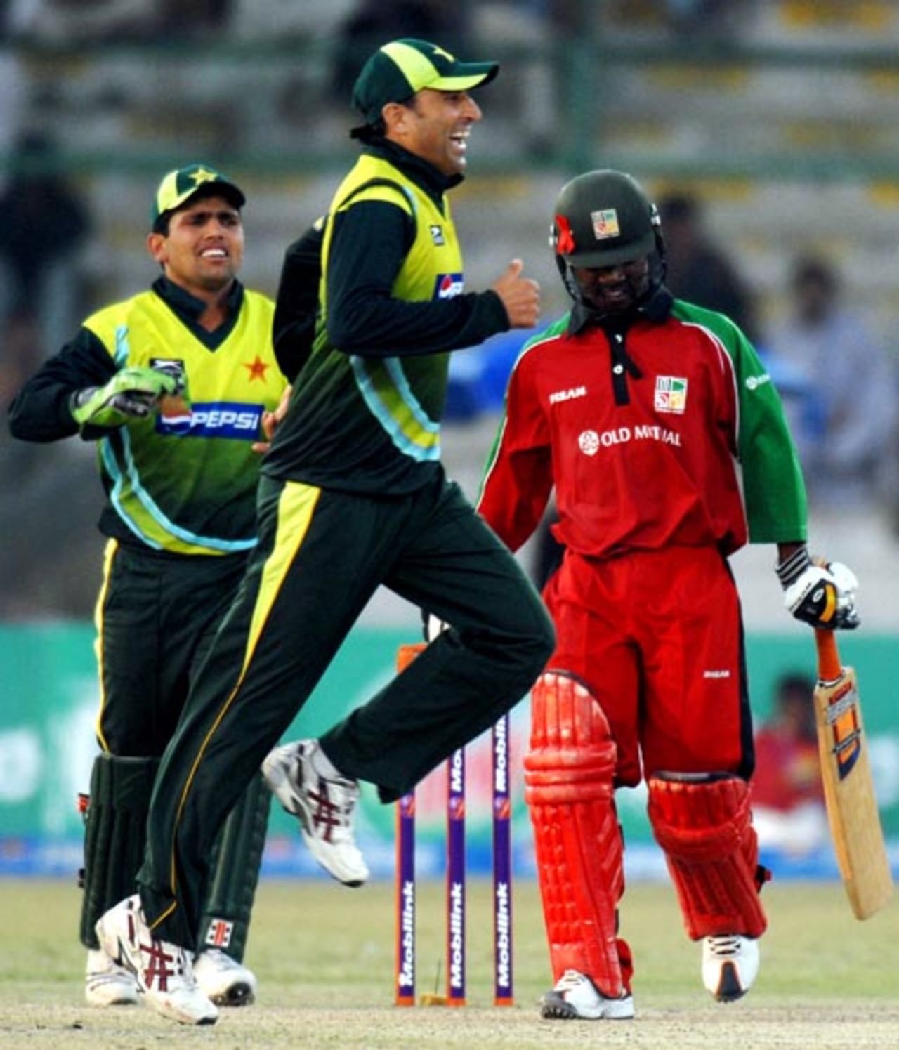 Younis Khan rushes to congratulate Shahid Afridi on the wicket of Tatenda Taibu, Pakistan v Zimbabwe, 1st ODI, Karachi, January 21, 2008