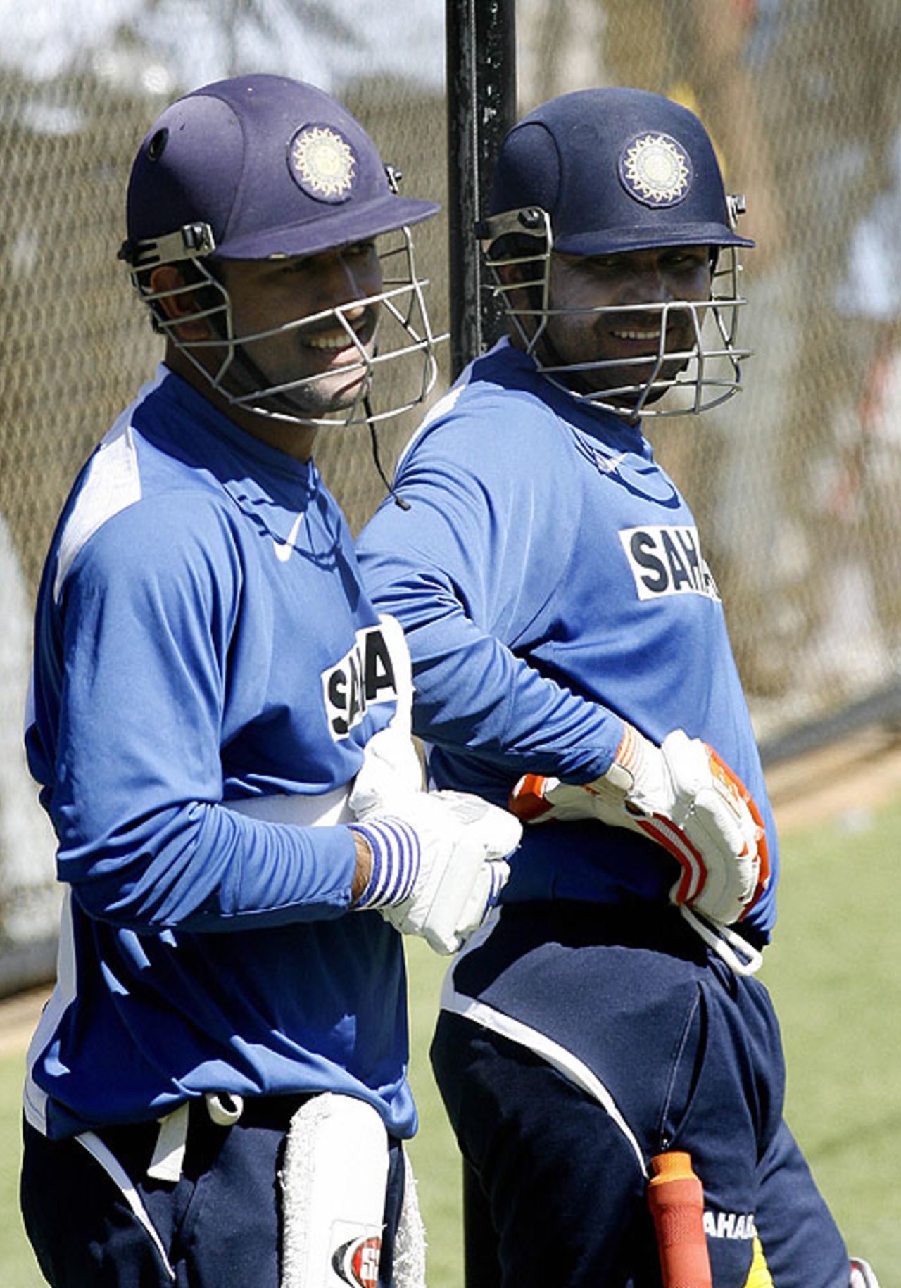 Mahendra Singh Dhoni and Virender Sehwag kill time at the Adelaide Oval, Adelaide, January 22, 2008