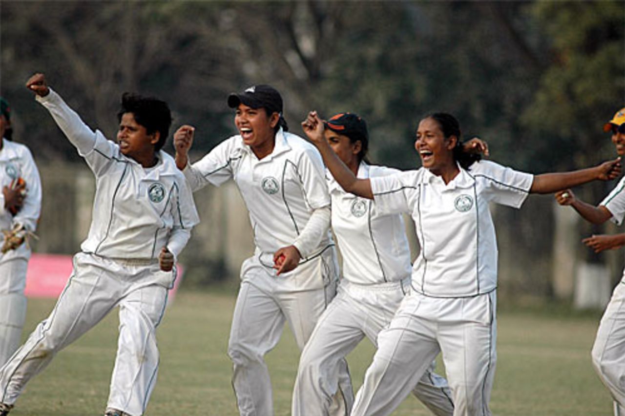 Ansar & VDP Academy celebrate reaching the final of the Parachute Women's Open tournament, Dhaka, January 22, 2008