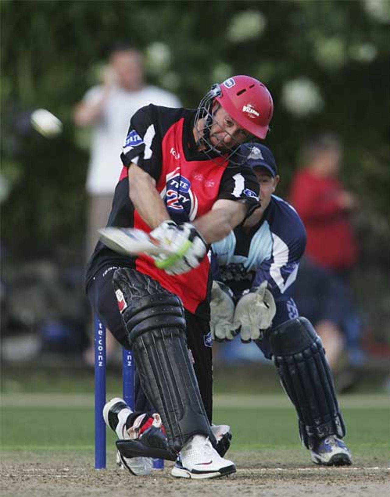 Chris Harris launches a boundary, Auckland v Canterbury, Twenty20, Auckland, January 23, 2008