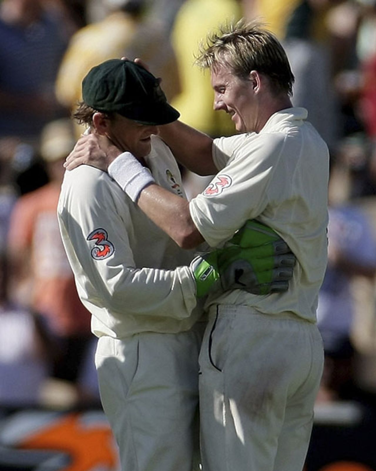 Thanks for catching <i>that</i> one: Adam Gilchrist, who dropped VVS Laxman on 37, finally held on to one, Australia v India, 4th Test, Adelaide, 1st day, January 24, 2008
