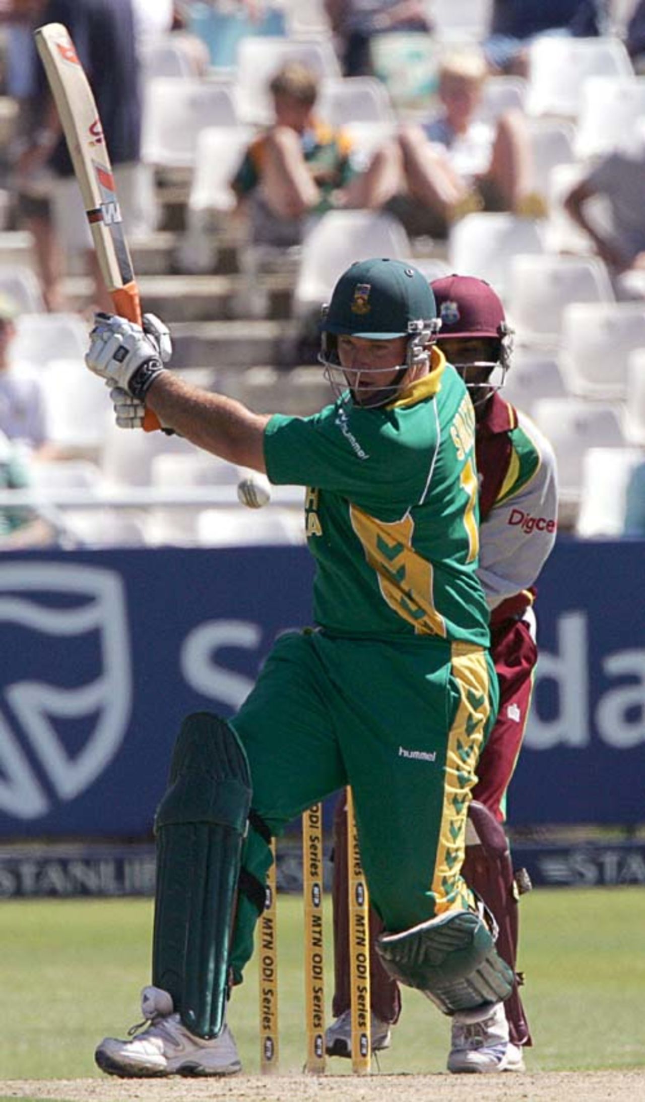 Graeme Smith attempts the pull, South Africa v West Indies, 2nd ODI, Cape Town