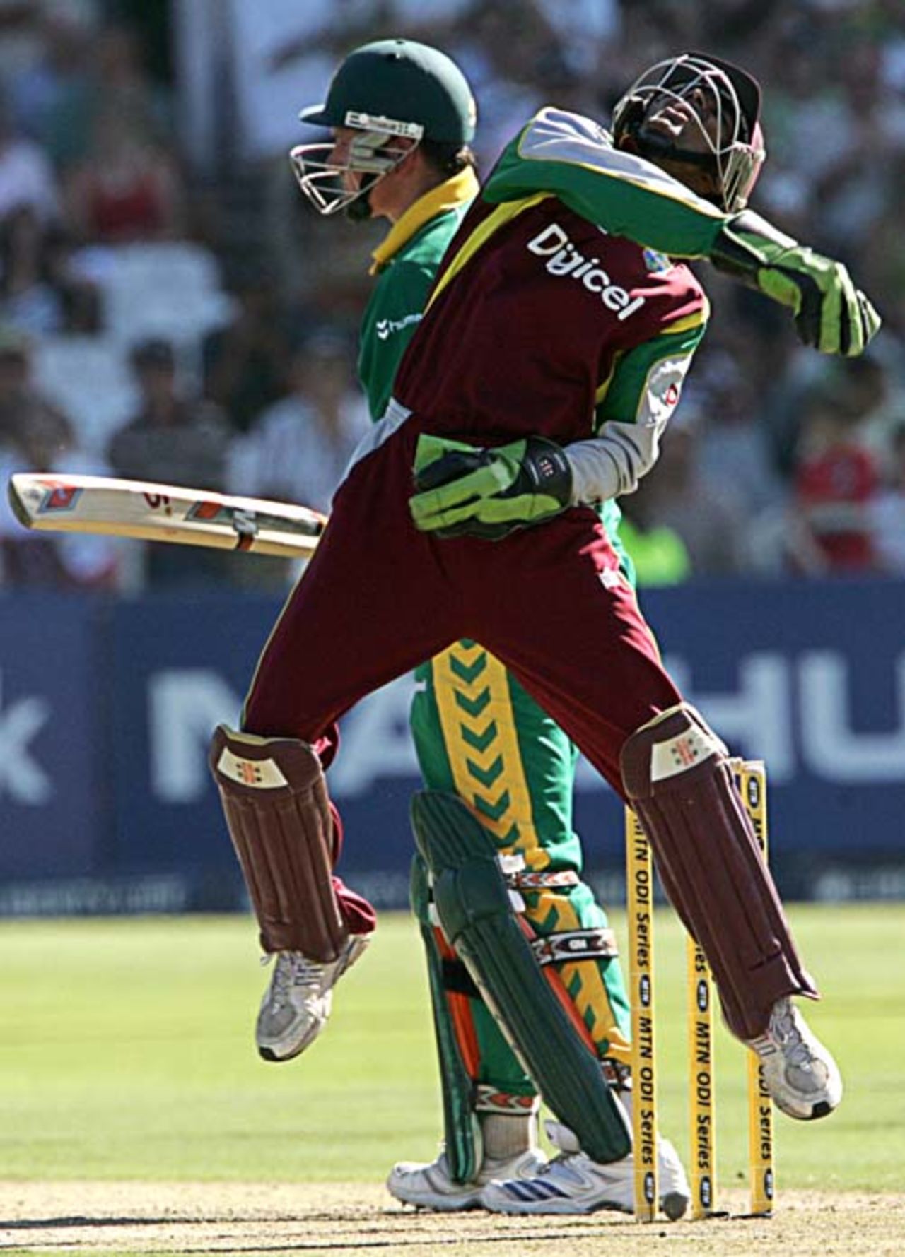 Denesh Ramdin celebrates the wicket of Graeme Smith, South Africa v West Indies, 2nd ODI, Cape Town
