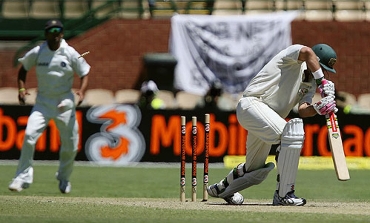 Matthew Hayden fell to a gem from Ishant Sharma, Australia v India, 4th Test, Adelaide, 3rd day, January 26, 2008