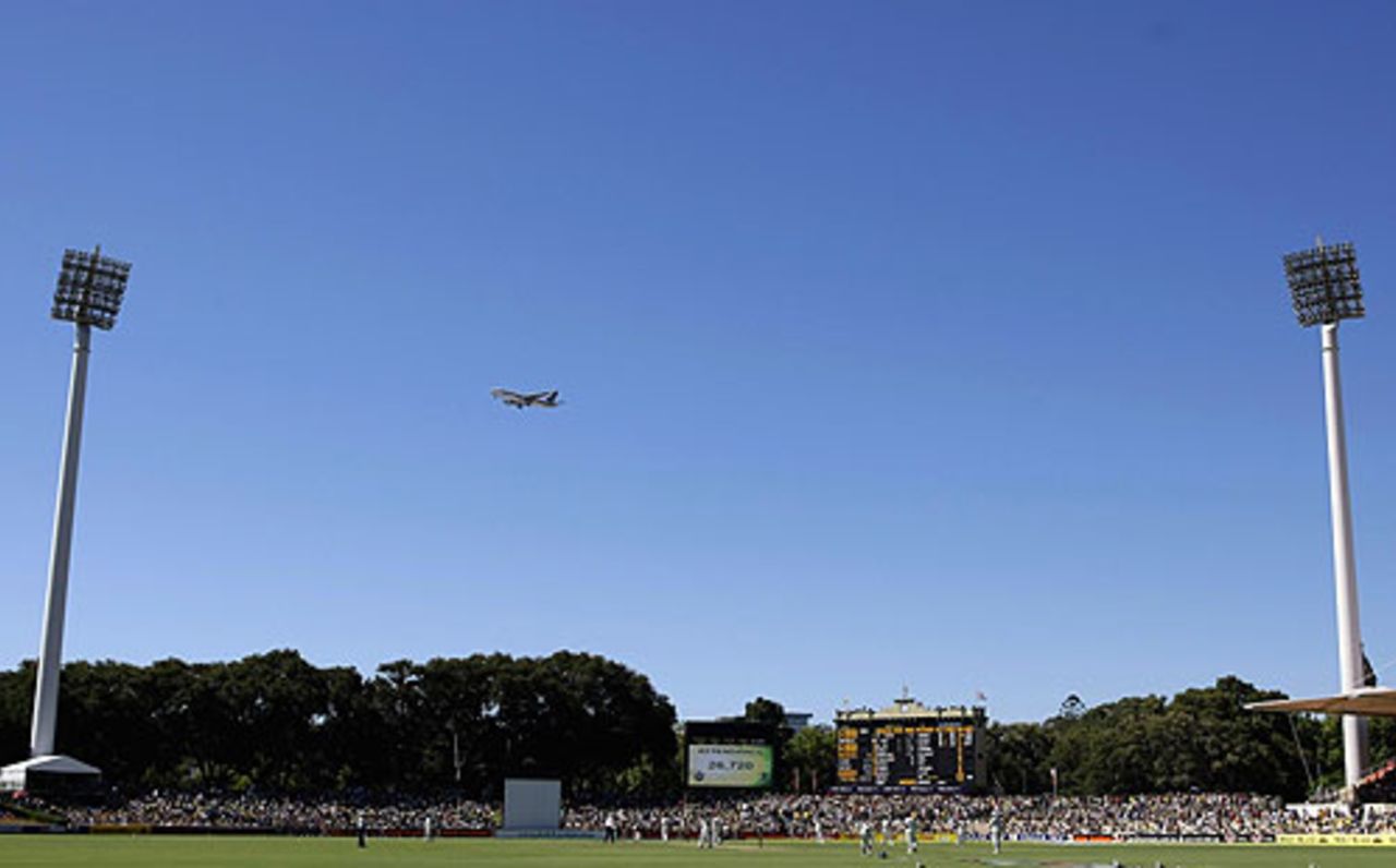 An airplane takes flight over the Adelaide Oval, Australia v India, 4th Test, Adelaide, 3rd day, January 26, 2008