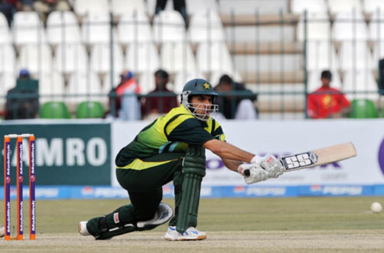Misbah-ul-Haq displays his penchant for unconventional shots, Pakistan v Zimbabwe, 3rd ODI, Multan, January 27, 2008