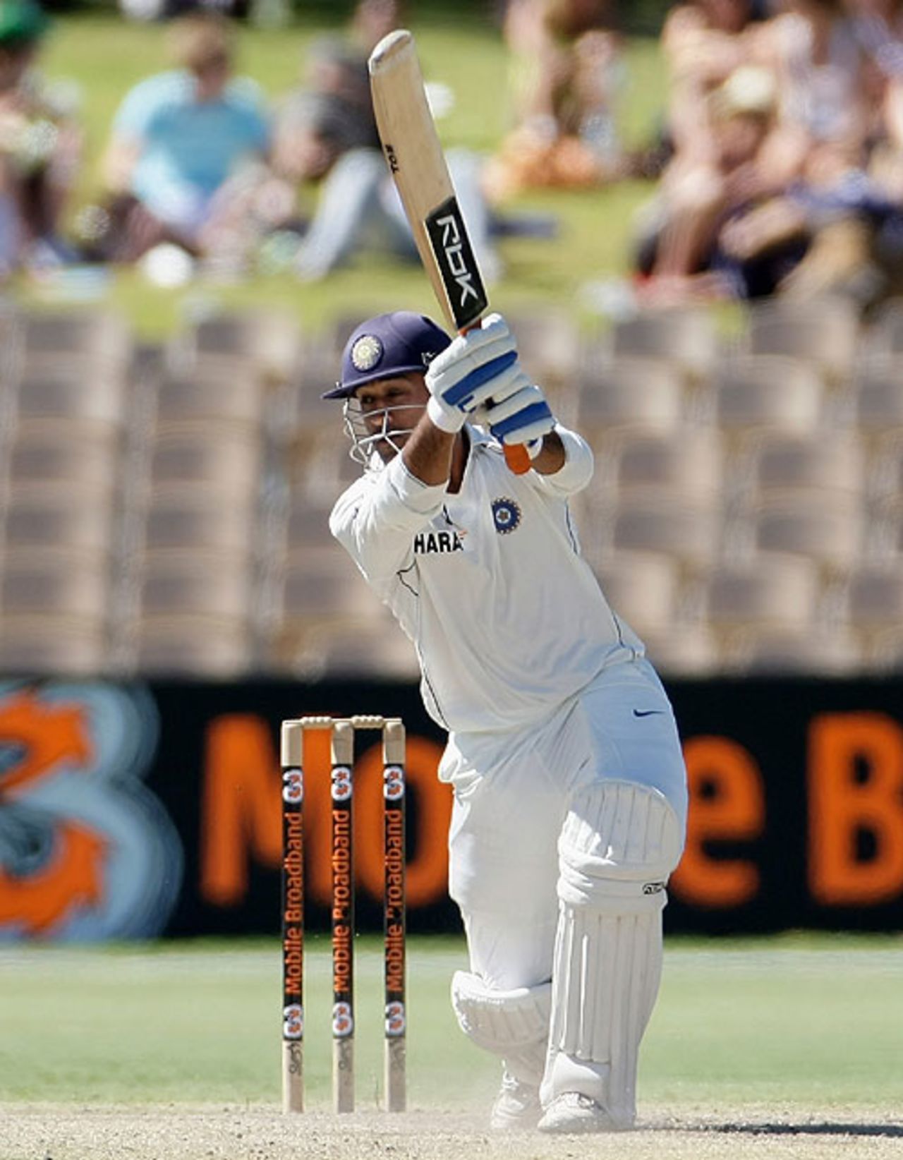 Mahendra Singh Dhoni's penchant for the loose drive did him in, Australia v India, 4th Test, Adelaide, 5th day, January 28, 2008
