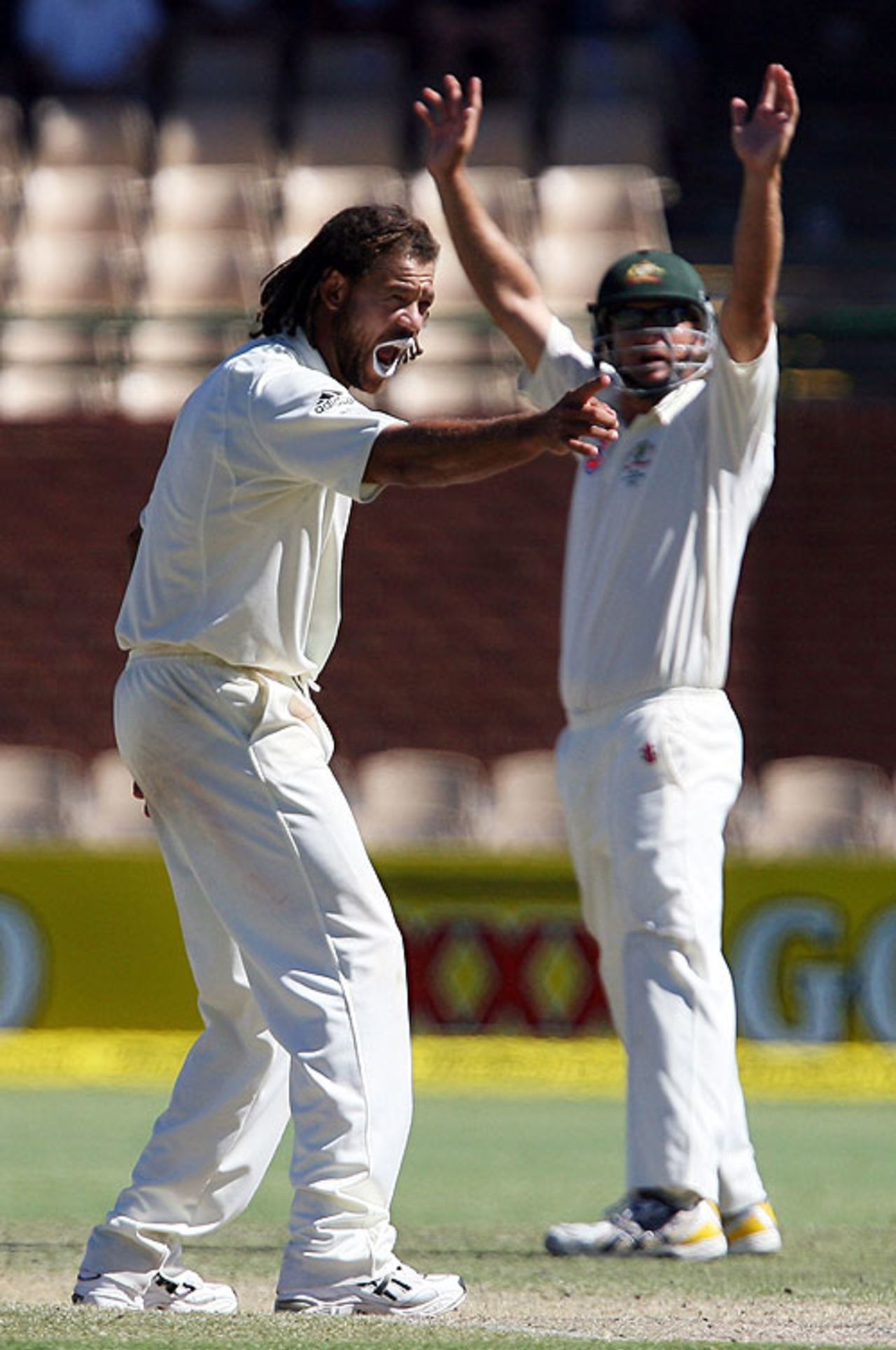 Andrew Symonds successfully appeals for Virender Sehwag, Australia v India, 4th Test, Adelaide, 5th day, January 28, 2008