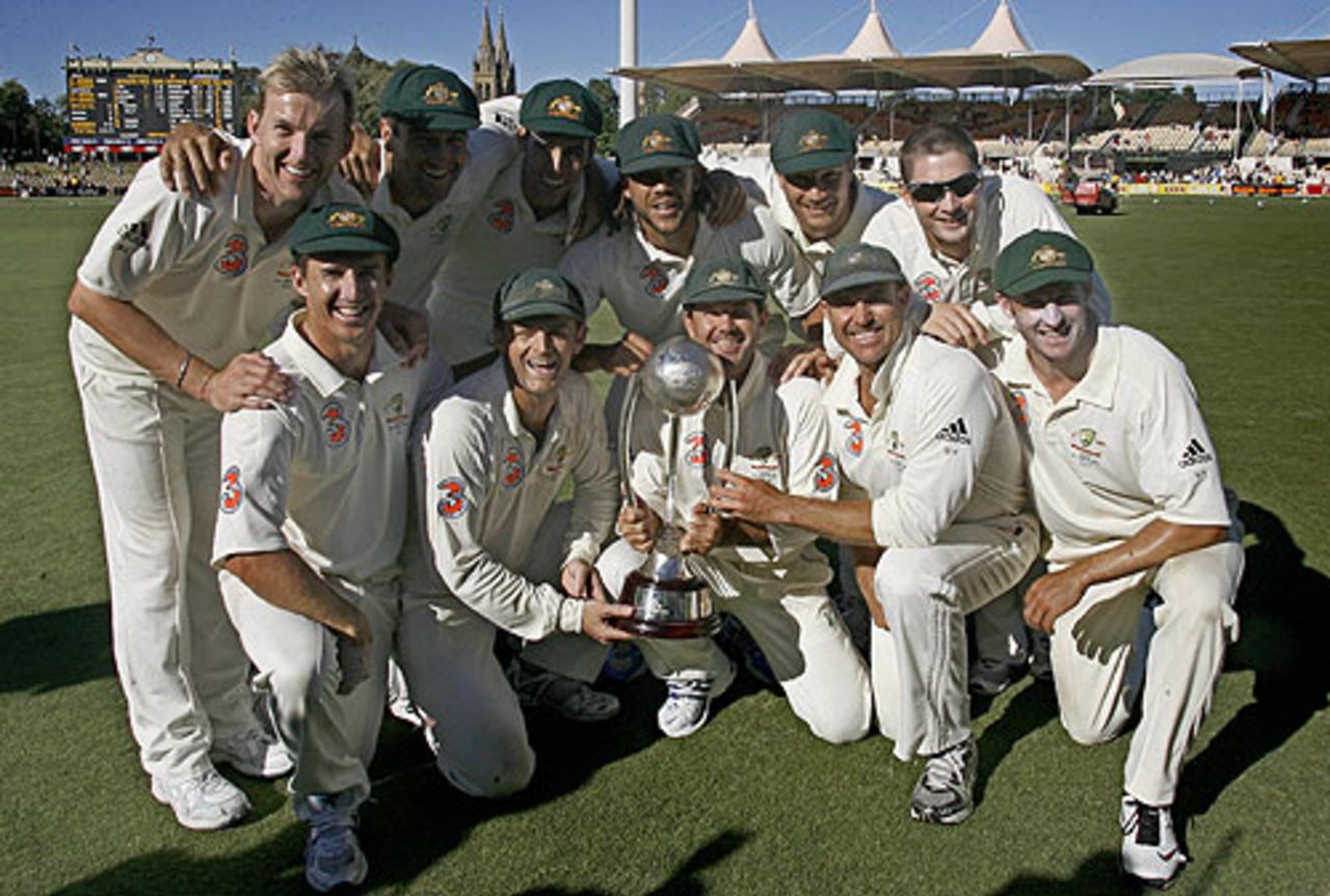 The victorious Australian team with the Border-Gavaskar Trophy, Australia v India, 4th Test, Adelaide, 5th day, January 28, 2008