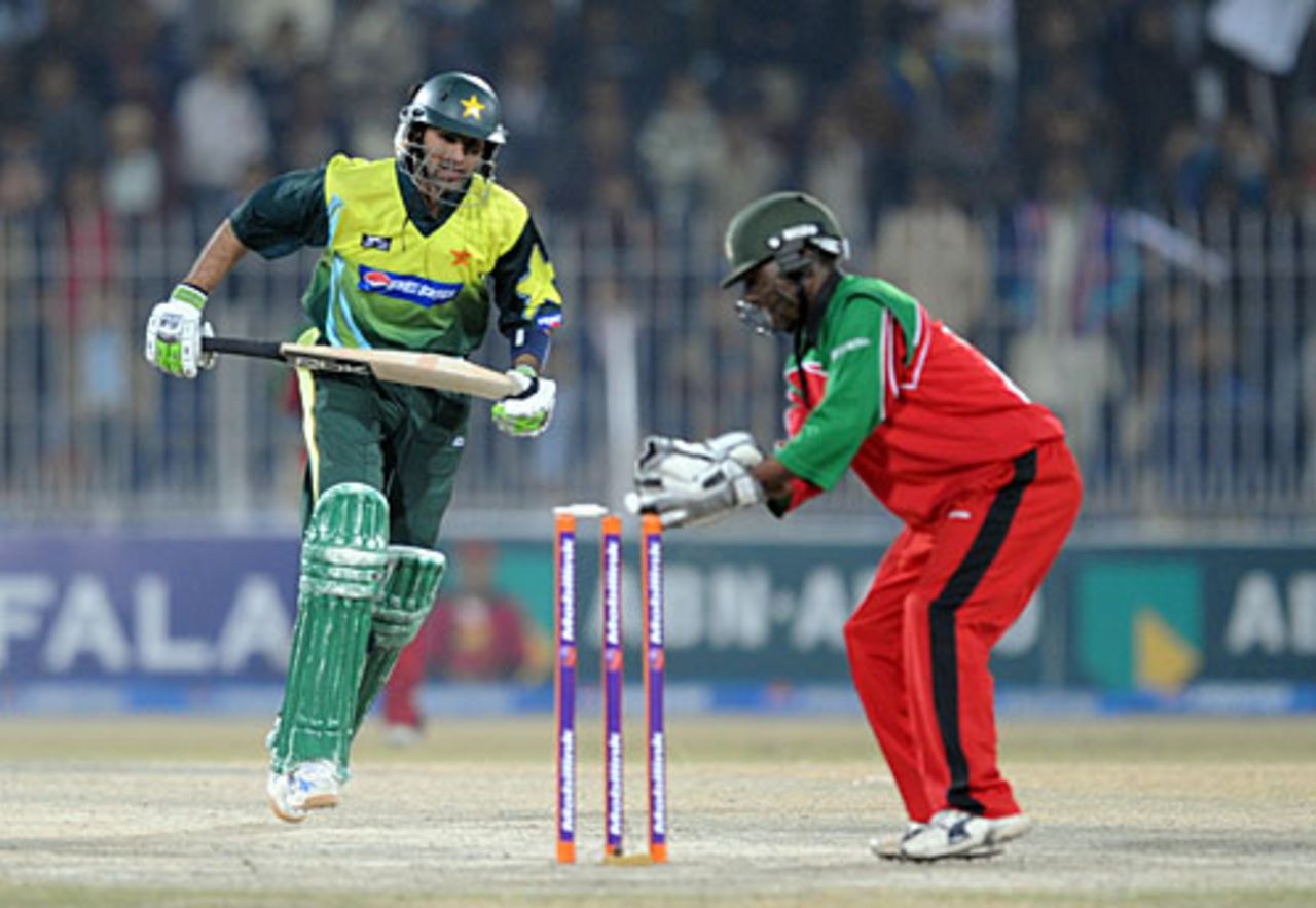 Tatenda Taibu runs out Shoaib Malik, Pakistan v Zimbabwe, 4th ODI, Mobilink Cup, Faisalabad, January 30, 2008