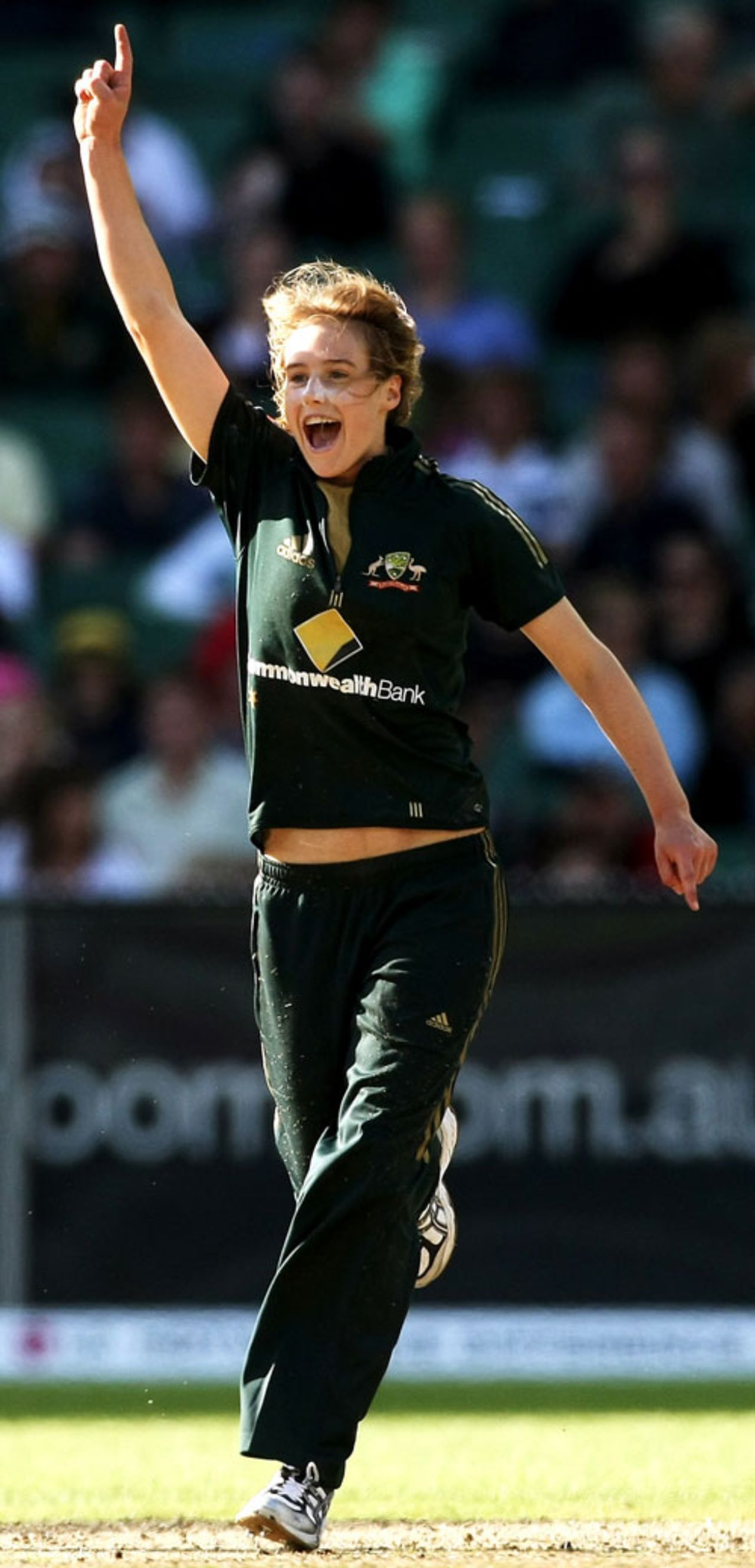 Ellyse Perry celebrates on her way to 4 for 20, Australia v England, women's Twenty20, Melbourne, February 1, 2008