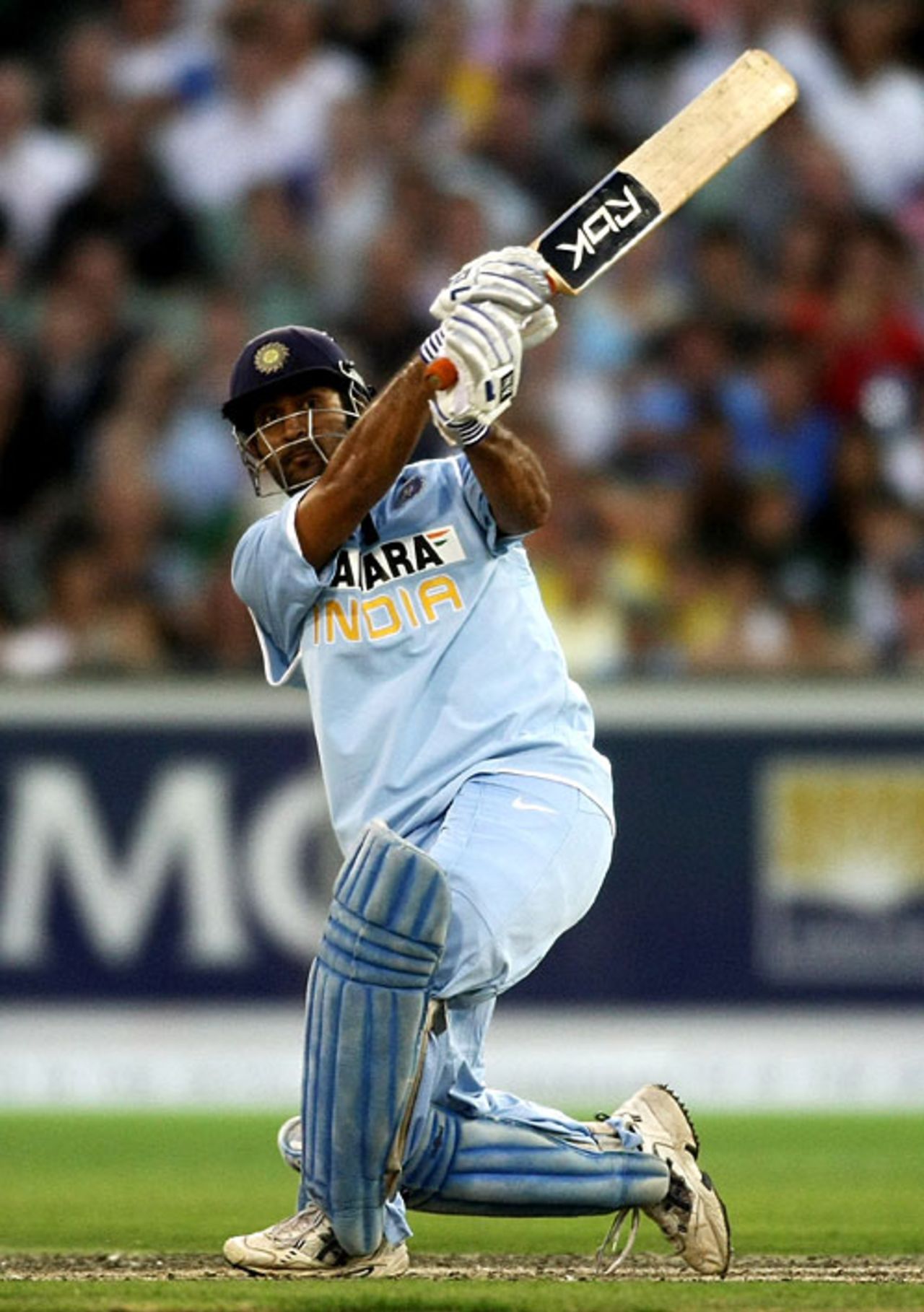 Mahendra Singh Dhoni holes out to deep midwicket, Australia v India, Twenty20 international, Melbourne, February 1, 2008