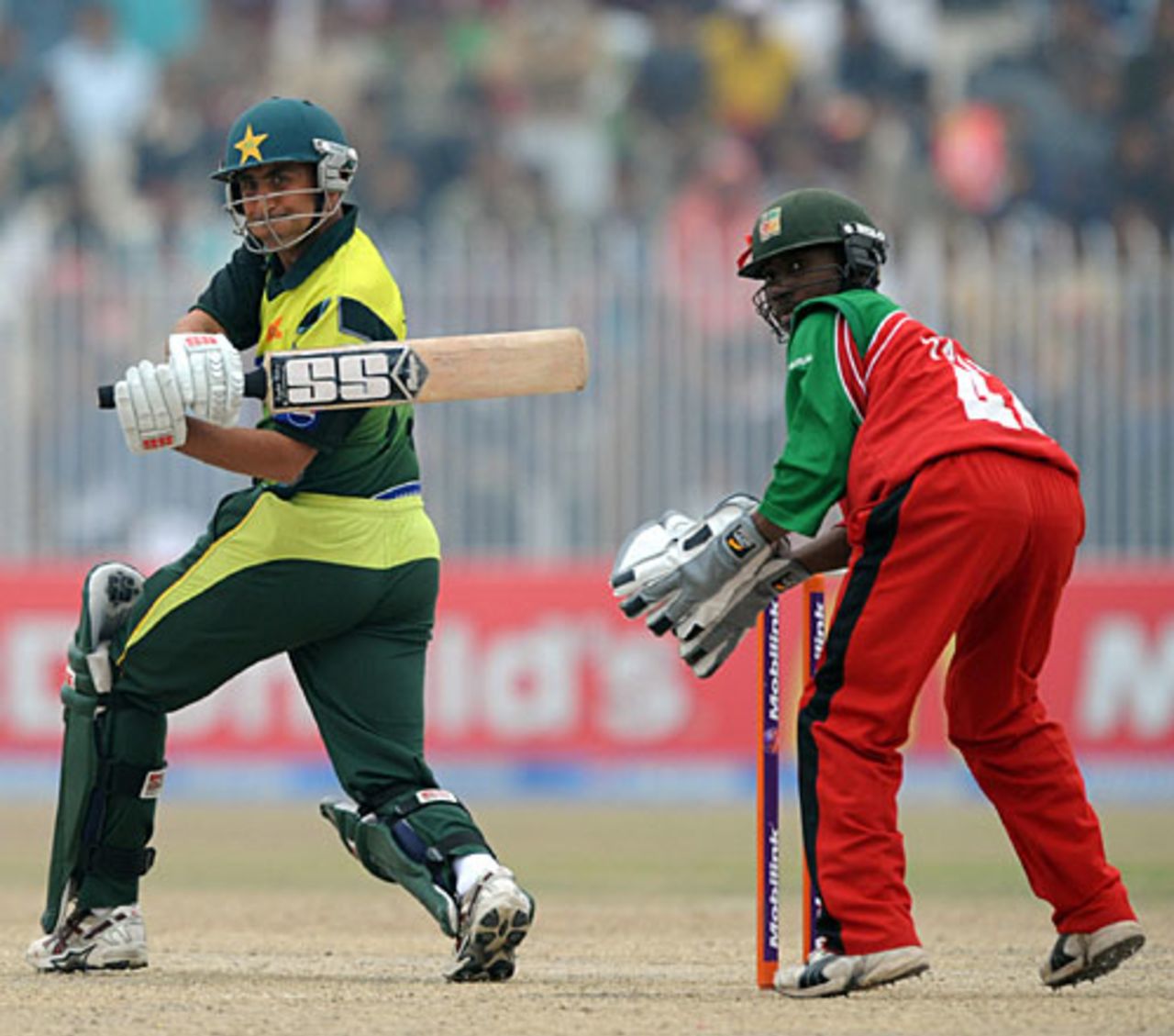 Younis Khan pulls during his half-century, Pakistan v Zimbabwe, 5th ODI, Sheikhupura, February 2, 2008 