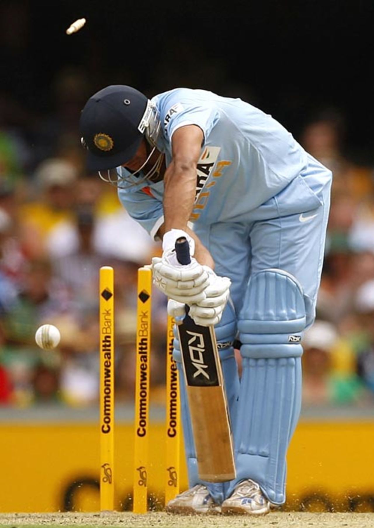 Manoj Tiwary is cleaned up by a scorching yorker, Australia v India, CB series, 1st ODI, Brisbane, February 3, 2008