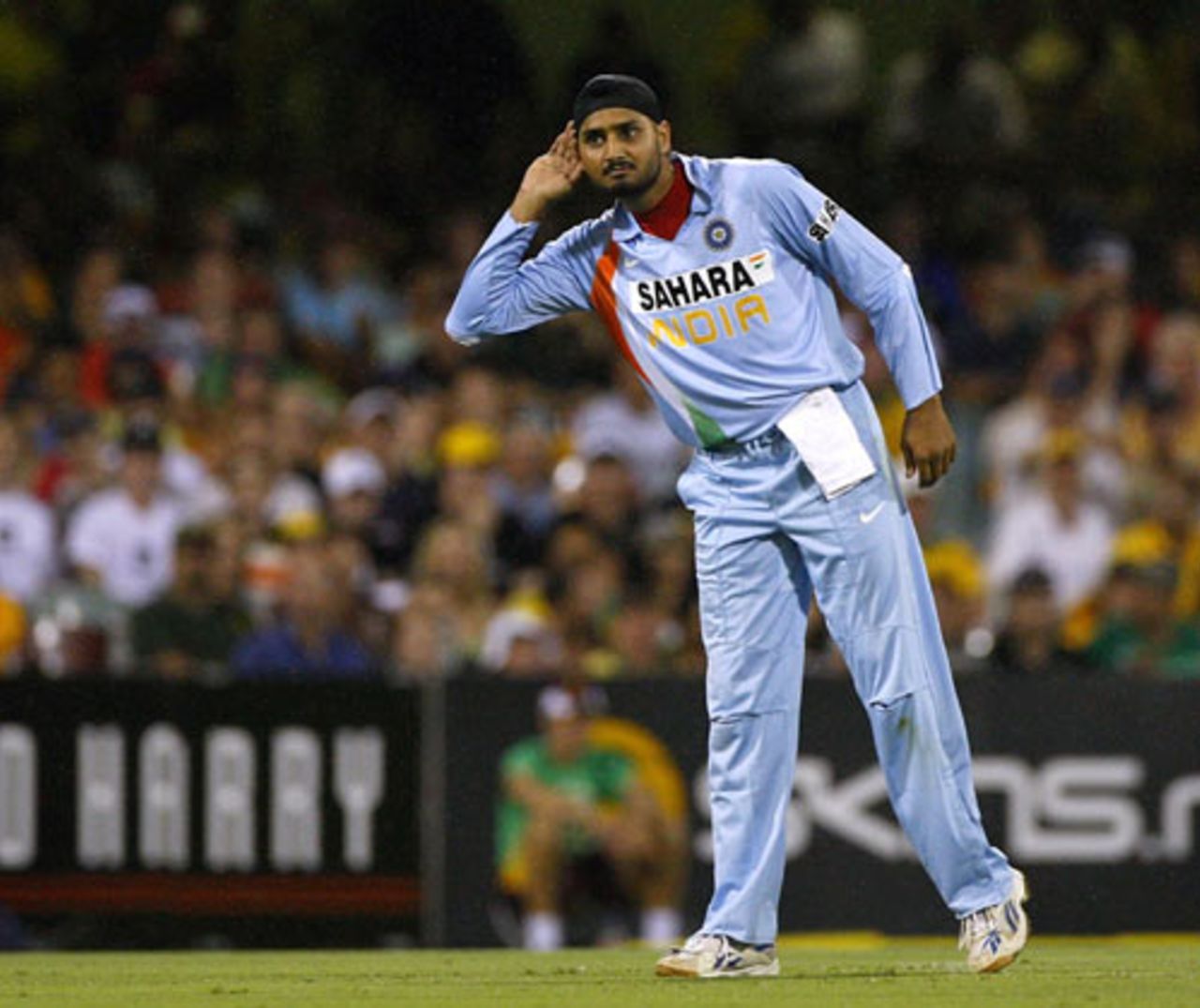 Harbhajan Singh reacts to the crowd's boos, Australia v India, CB series, 1st ODI, Brisbane, February 3, 2008